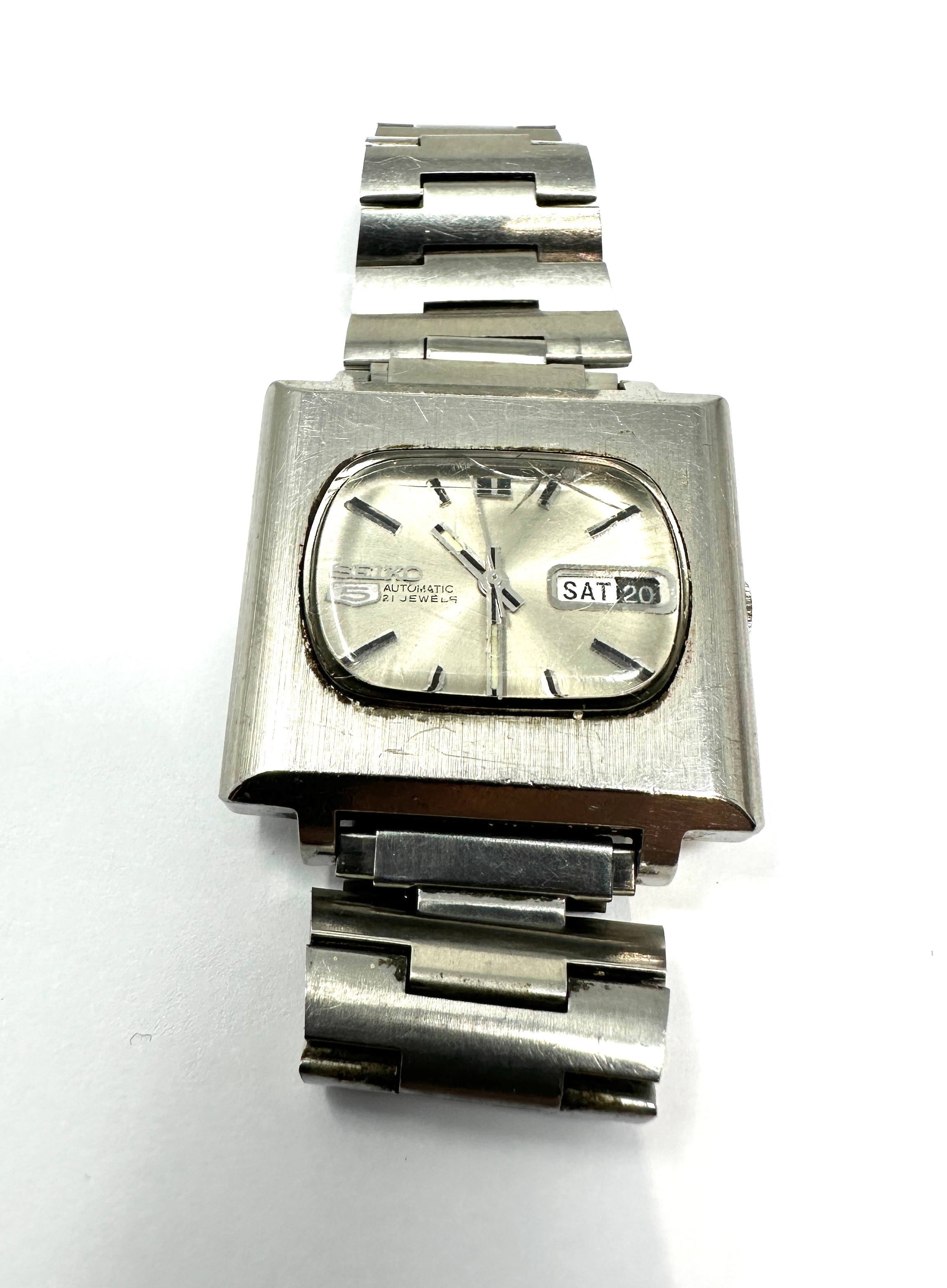 Vintage Seiko 5 TV Automatic 6119-5400- 21J Day/Date Wristwatch the watch is ticking crack to class