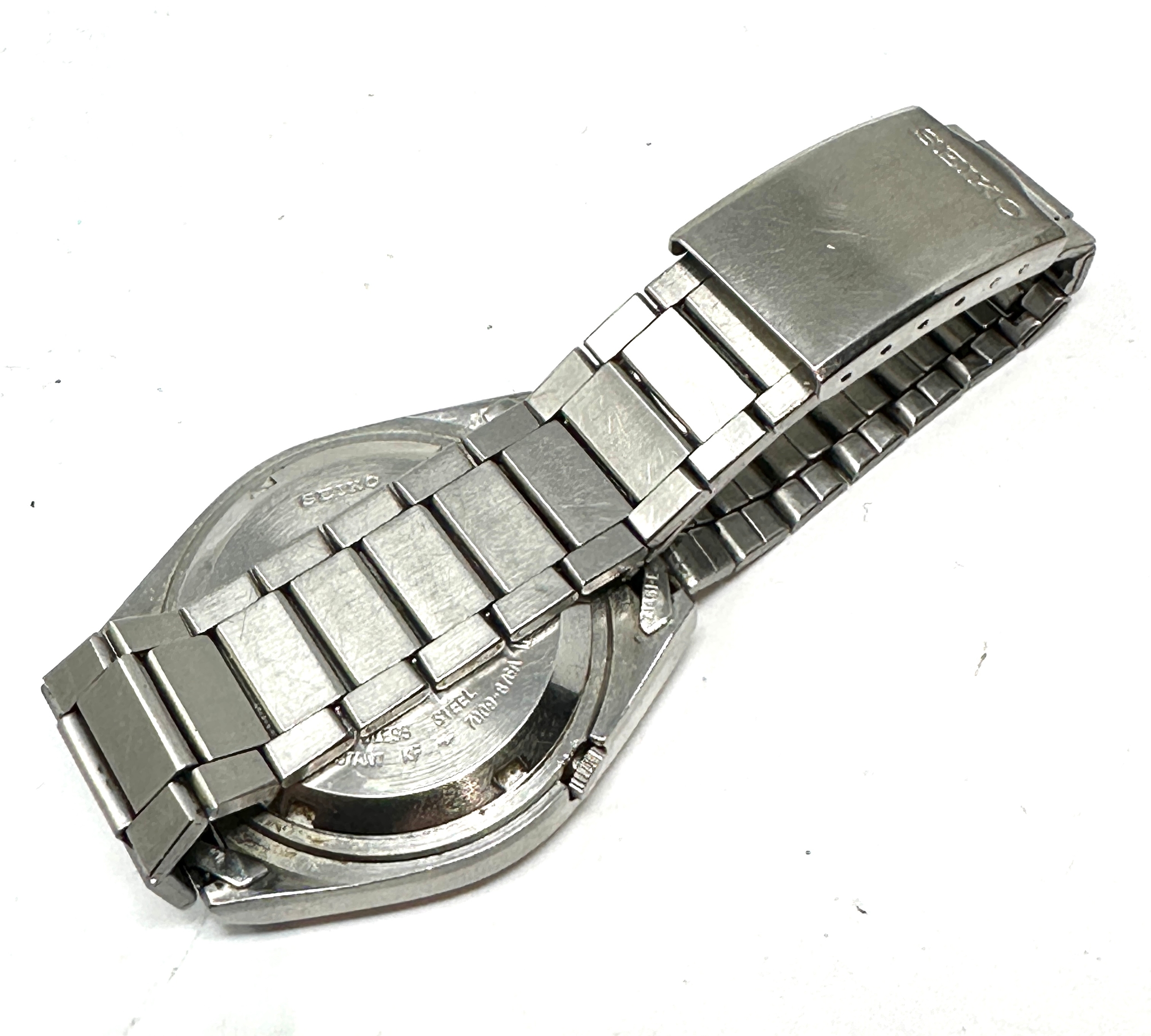 Gents Seiko 5 automatic wristwatch the watch is ticking 7009-876a day date - Image 3 of 4