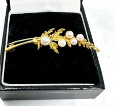 9ct gold leaf design & pearl brooch weight 3g