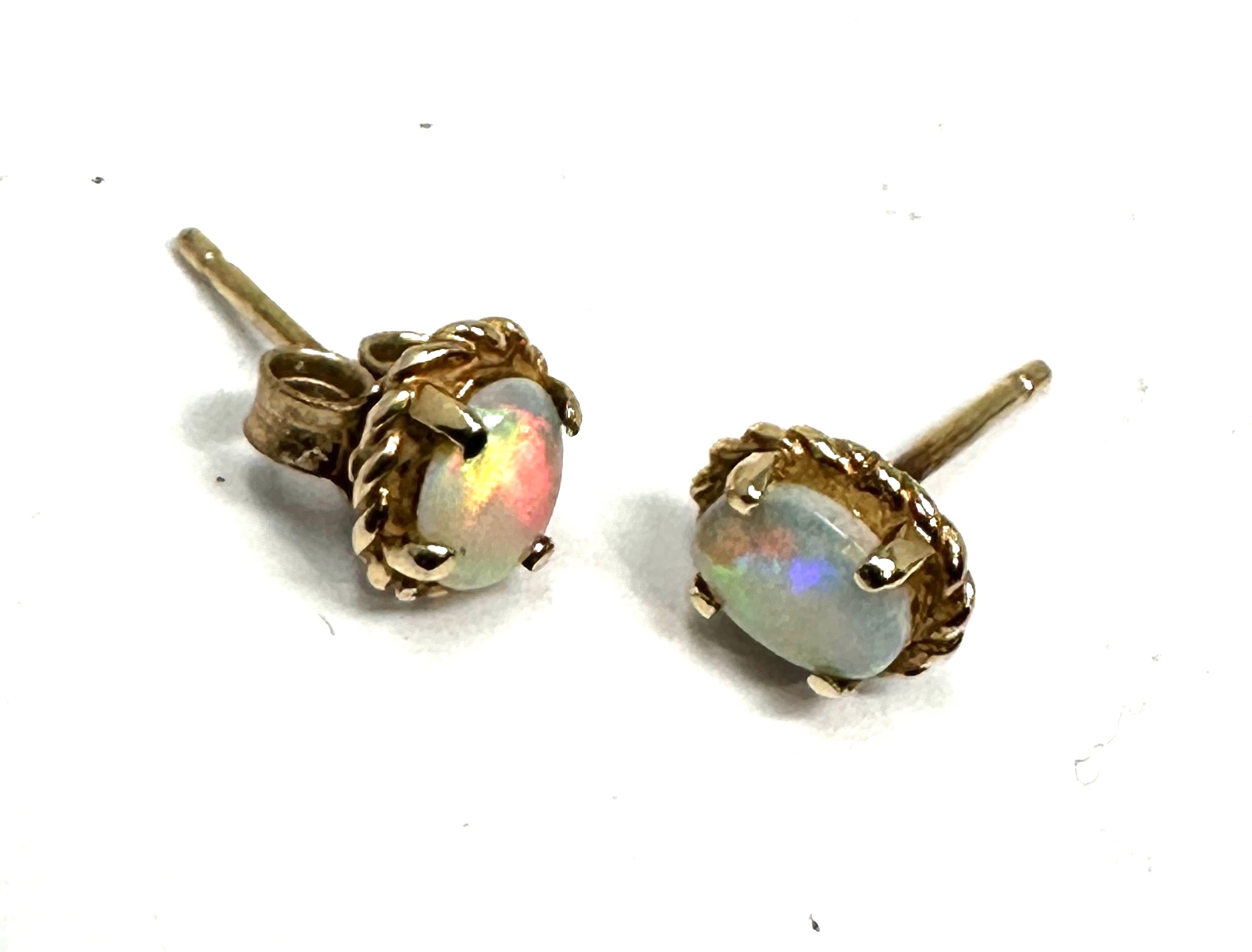 9ct gold opal earrings weight 1g