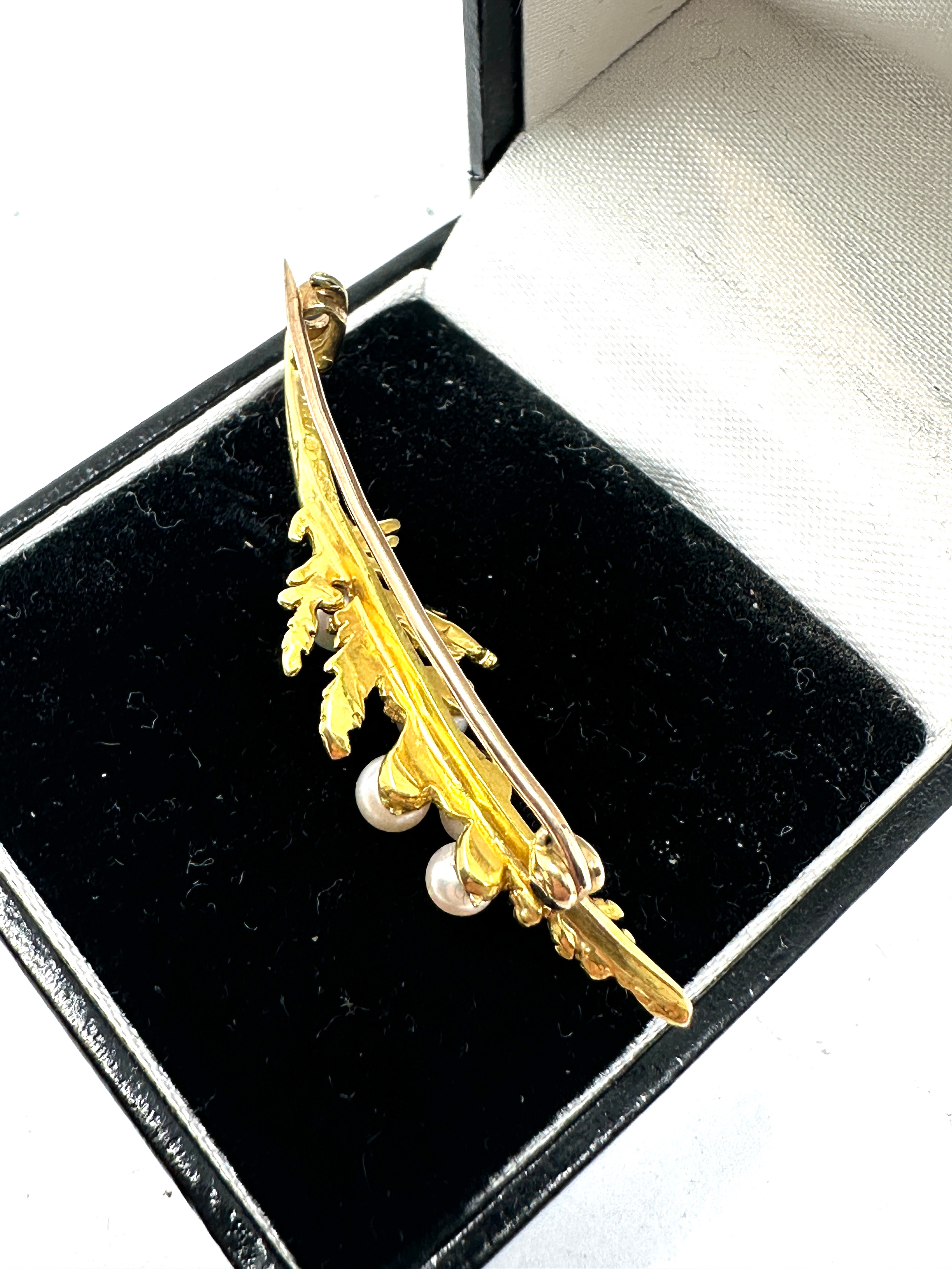 9ct gold leaf design & pearl brooch weight 3g - Image 3 of 3