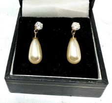 9ct gold cultured pearl & white gemstone earrings weight 1.9g no earring backs