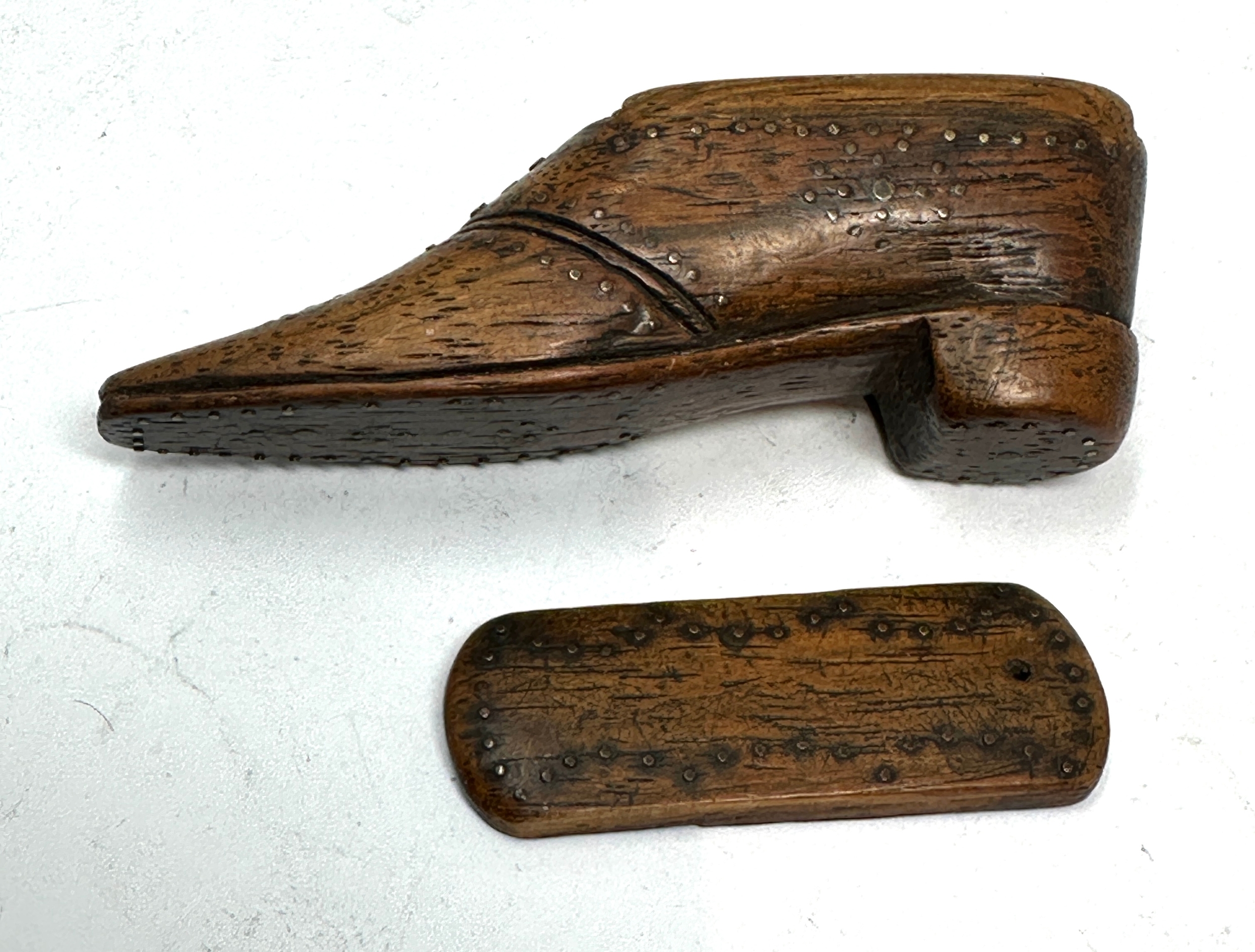 Antique shoe snuff box measures approx 8.5cm long - Image 4 of 5