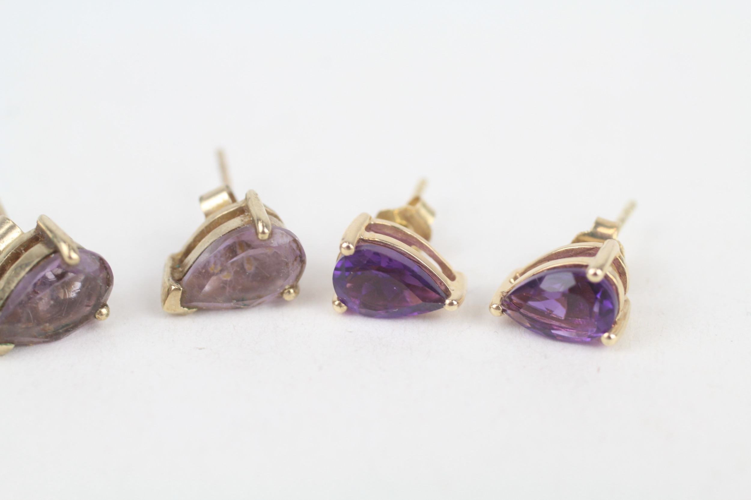 2x 9ct gold pear cut amethyst stud earrings with scroll backs - Image 3 of 4