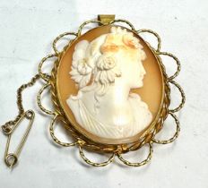Vintage 9ct gold cameo pendant / brooch measures approx 5cm drop by 4.2cm wide weight 10.4g