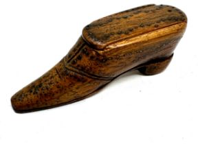 Antique shoe snuff box measures approx 8.5cm long