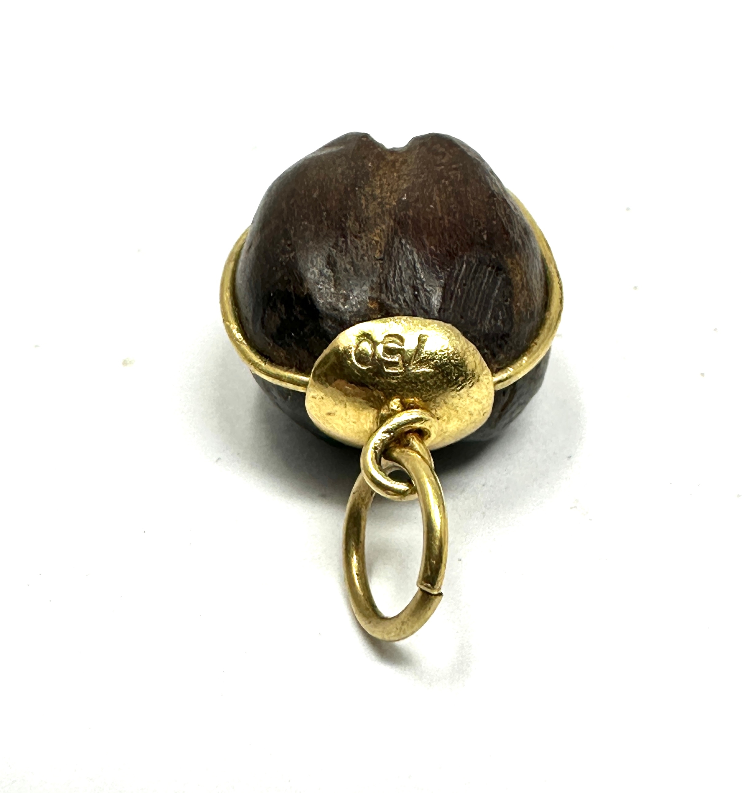 Vintage 18ct gold & coco bean pendant measures approx 2.2cm drop weight 2.3g - Image 2 of 3