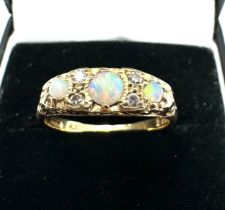 18ct gold diamond & opal ring weight 4.3g