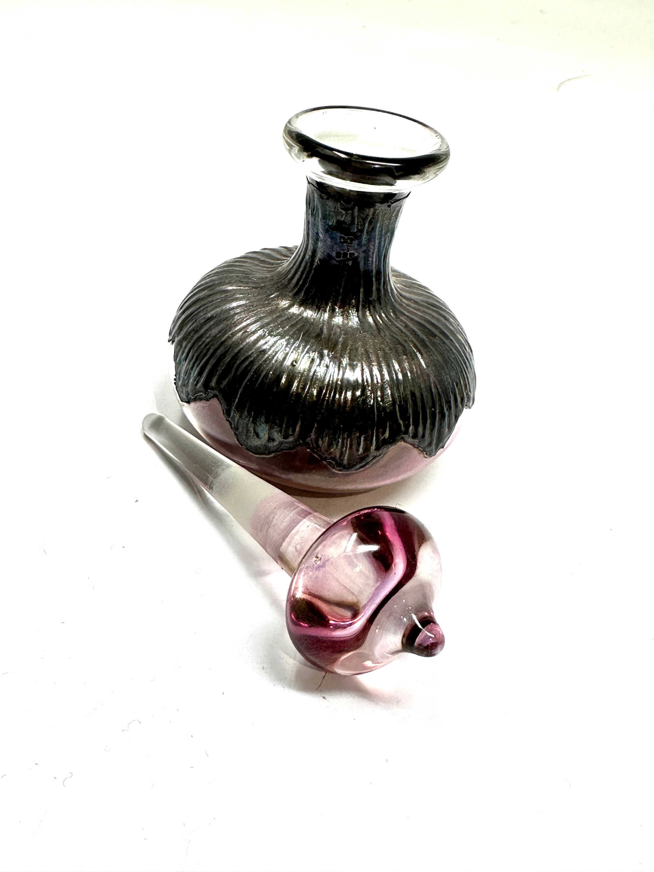 Art Glass And Silver overlay Mounted Perfume Bottle measures approx height approx 7.5cm in good - Image 3 of 3