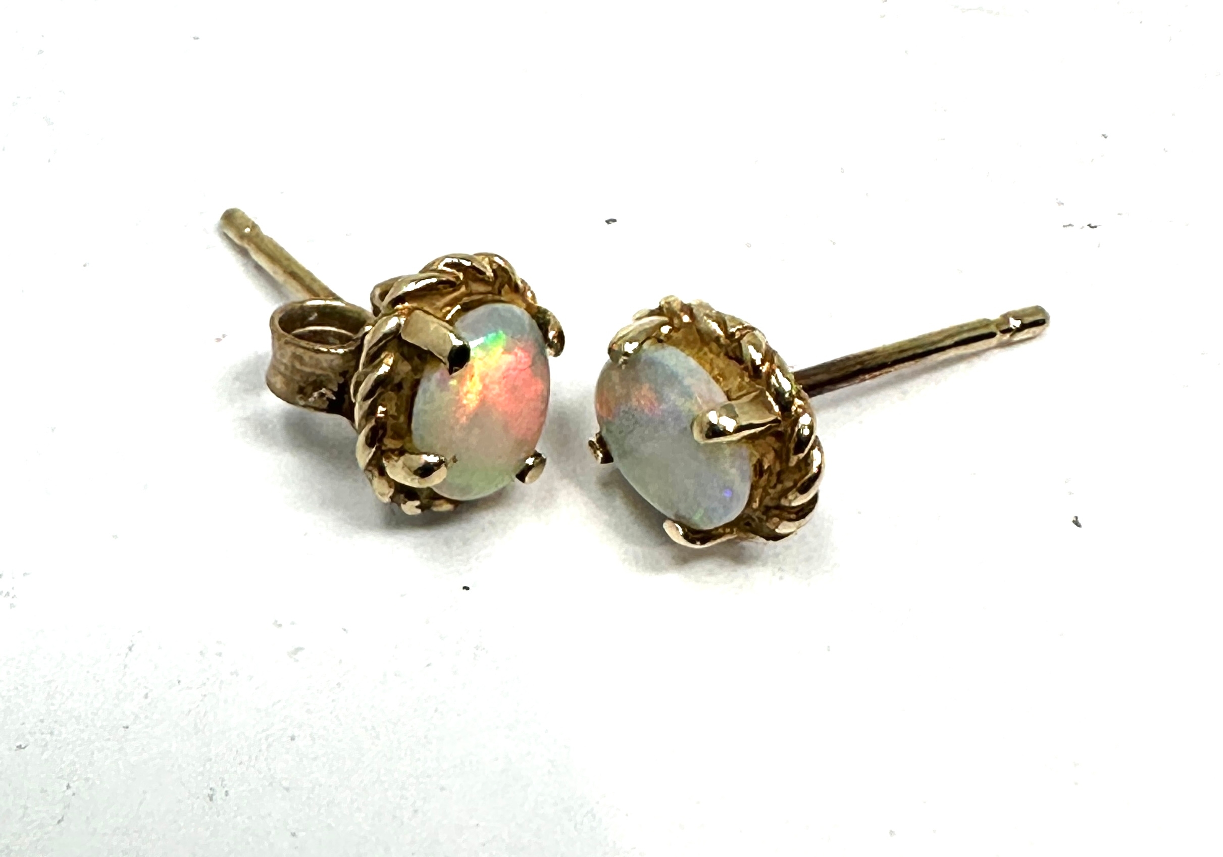 9ct gold opal earrings weight 1g - Image 2 of 3