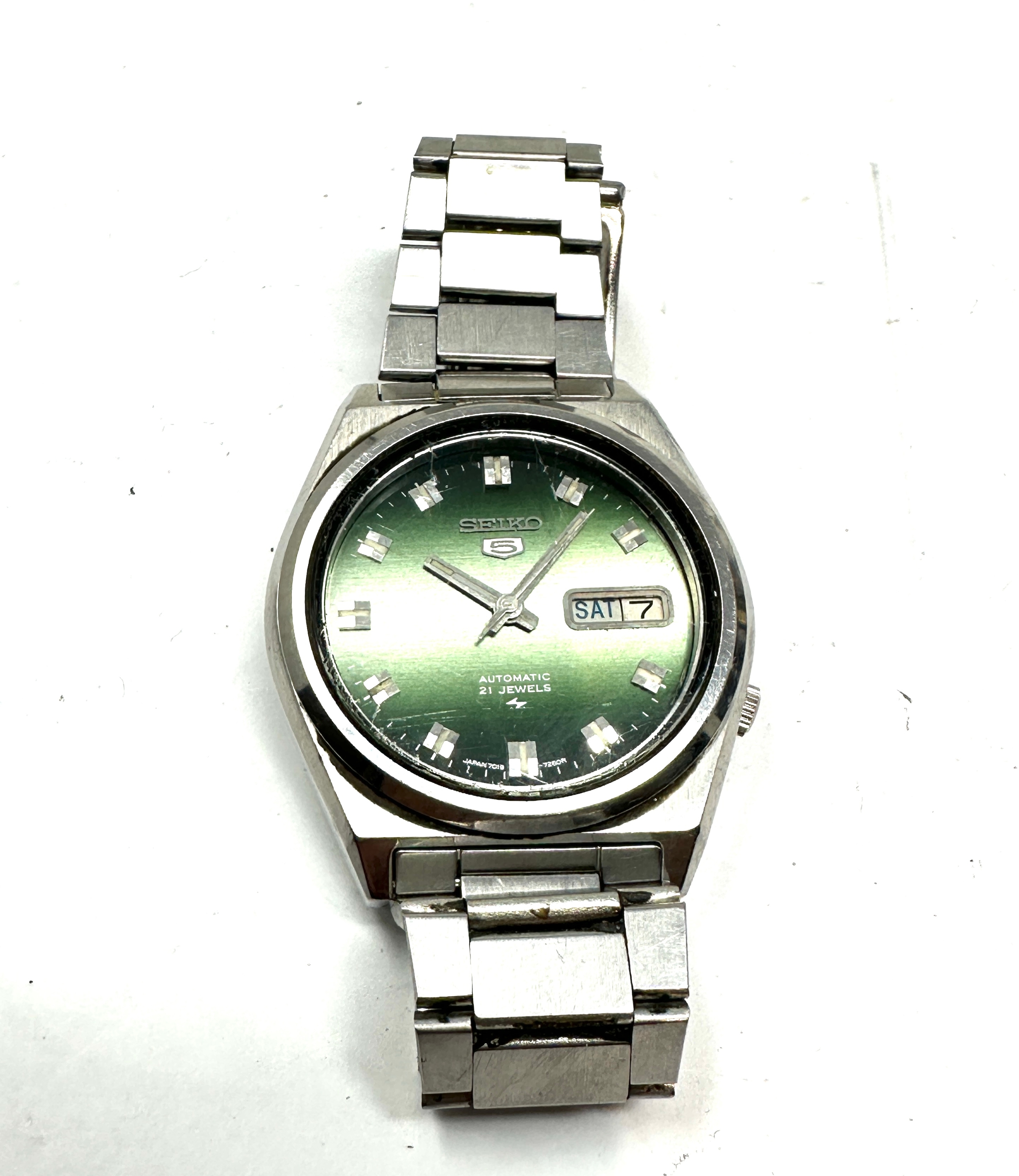 Vintage seiko 5 automatic day date gents wristwatch 7009-876a the watch is ticking