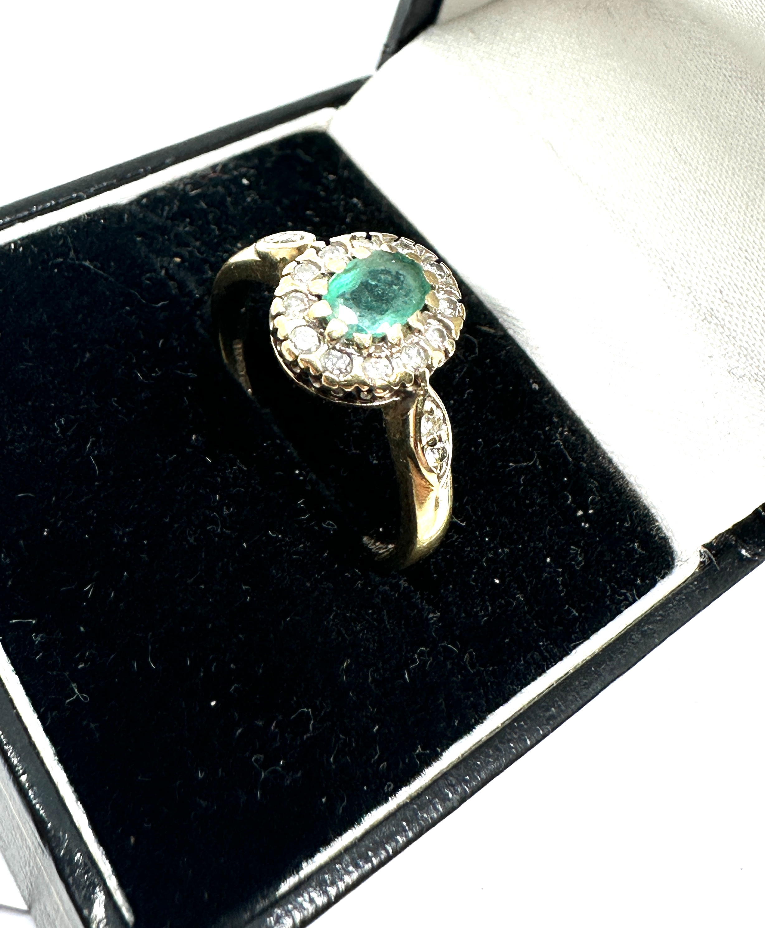 9ct gold emerald & diamond ring weight 3g - Image 3 of 4