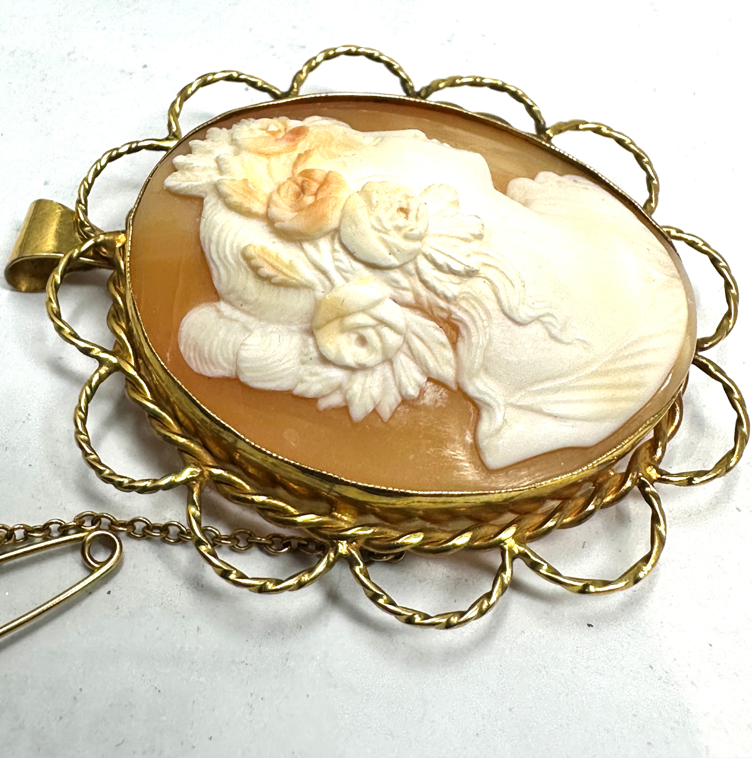 Vintage 9ct gold cameo pendant / brooch measures approx 5cm drop by 4.2cm wide weight 10.4g - Image 3 of 4