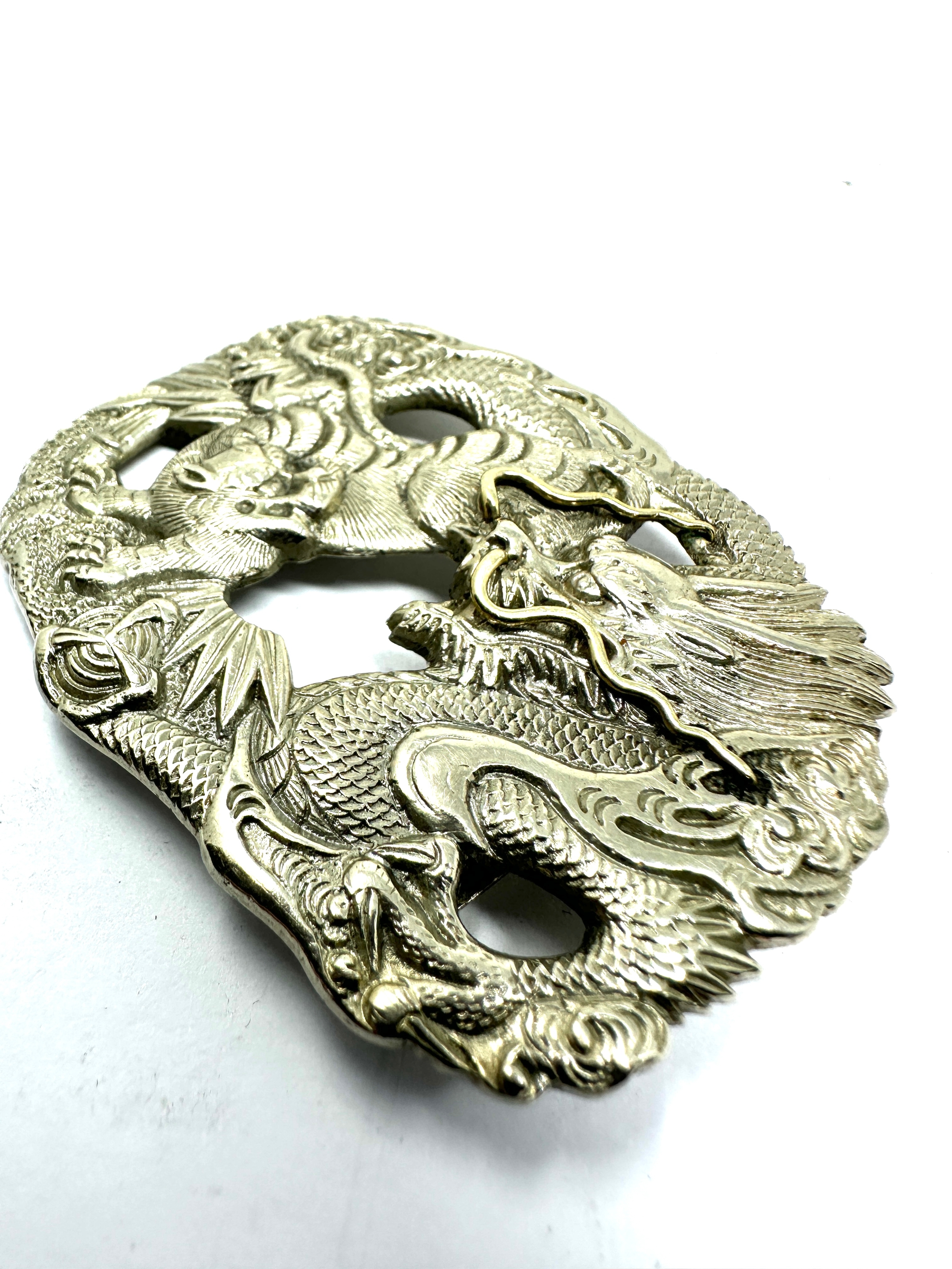 vintage silver chinese dragon buckle measures approx 6cm by 5cm - Bild 2 aus 5