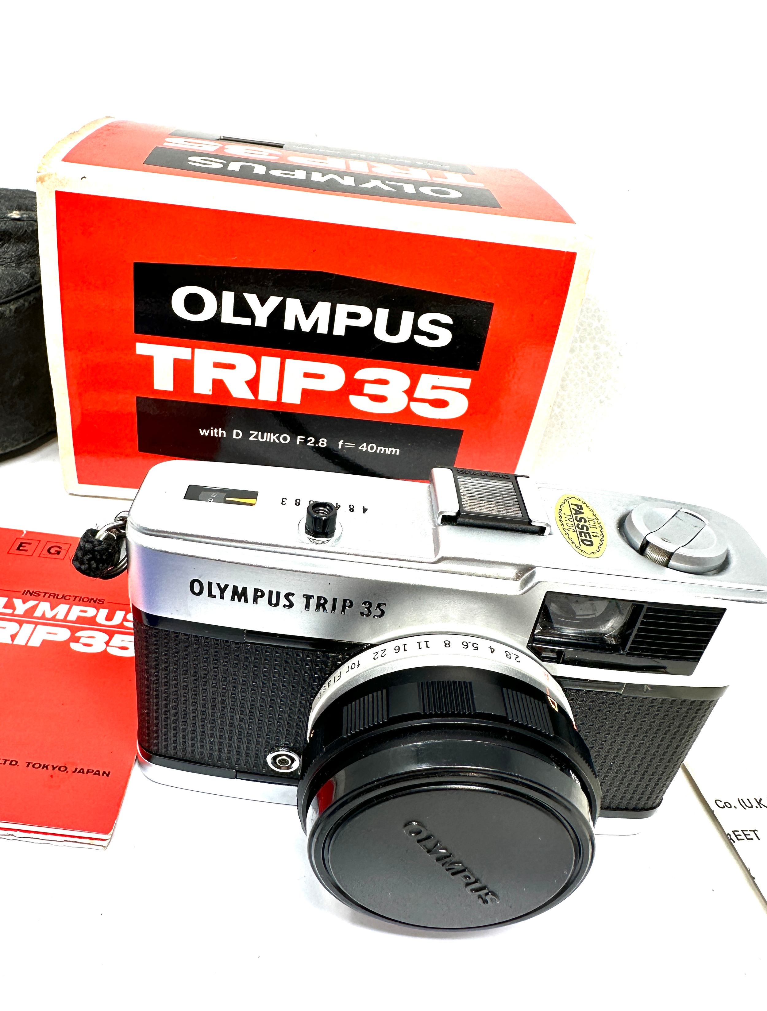 olympus trip 35 camera complete in box with booklets in good condition - Image 2 of 6