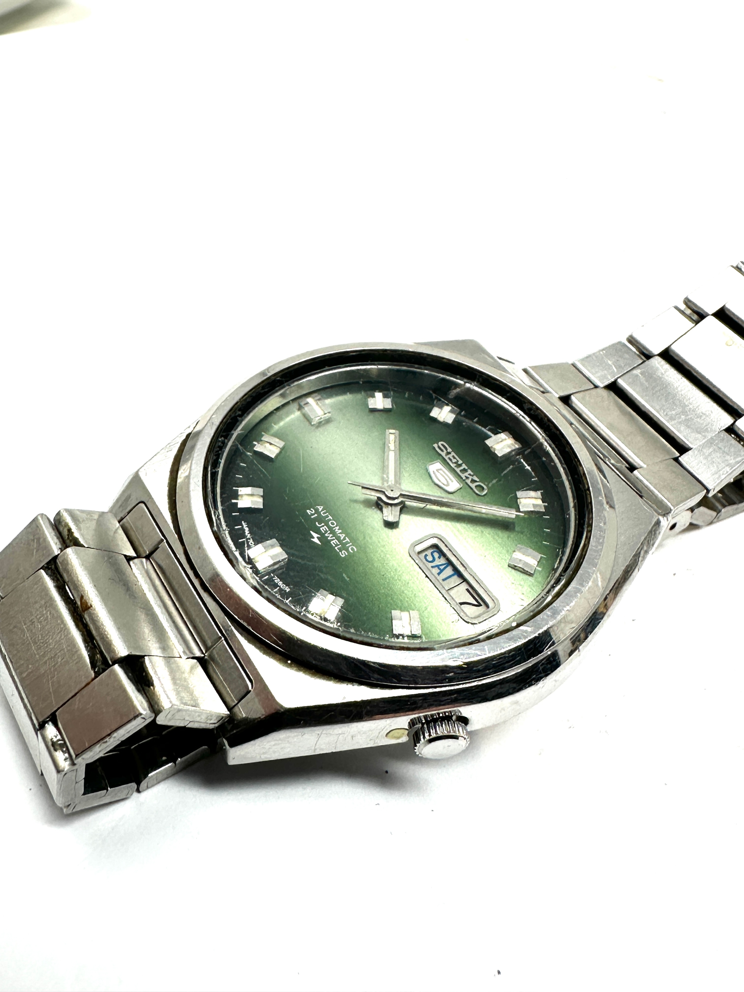 Vintage seiko 5 automatic day date gents wristwatch 7009-876a the watch is ticking - Image 2 of 4