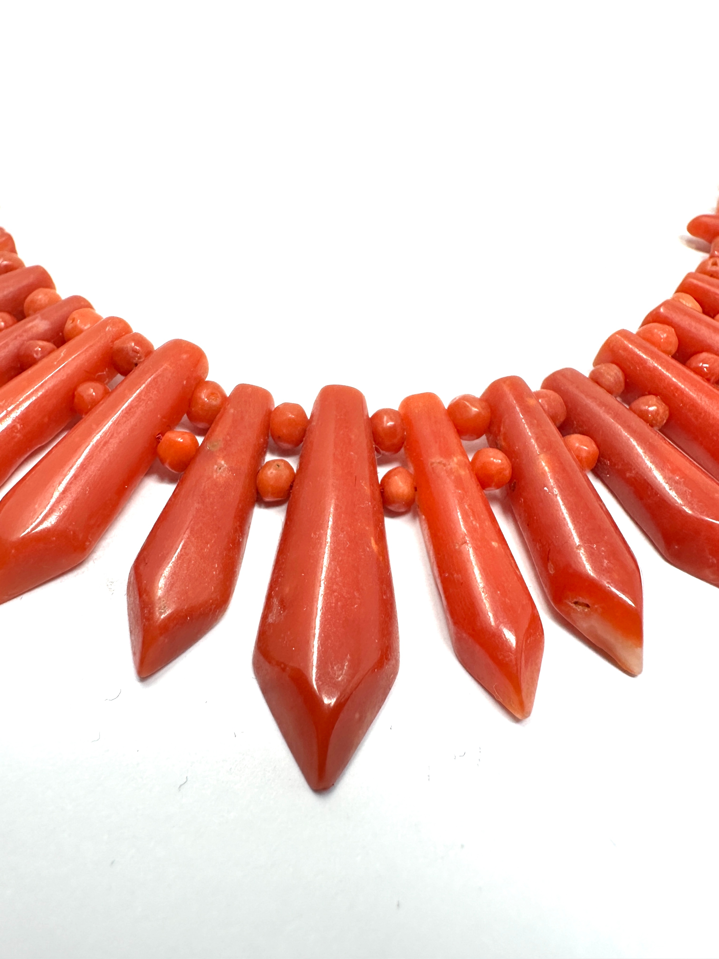 Antique 9ct gold clasp coral collar necklace weight 33g - Image 2 of 4