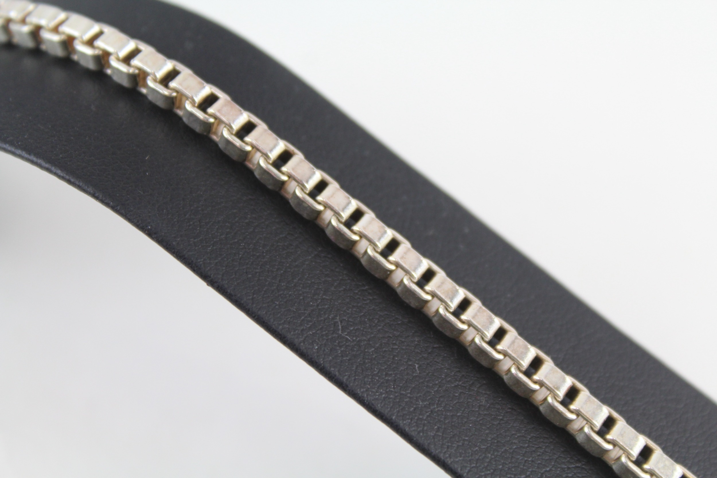 A silver bracelet by Tiffany and Co (16g) - Image 4 of 5
