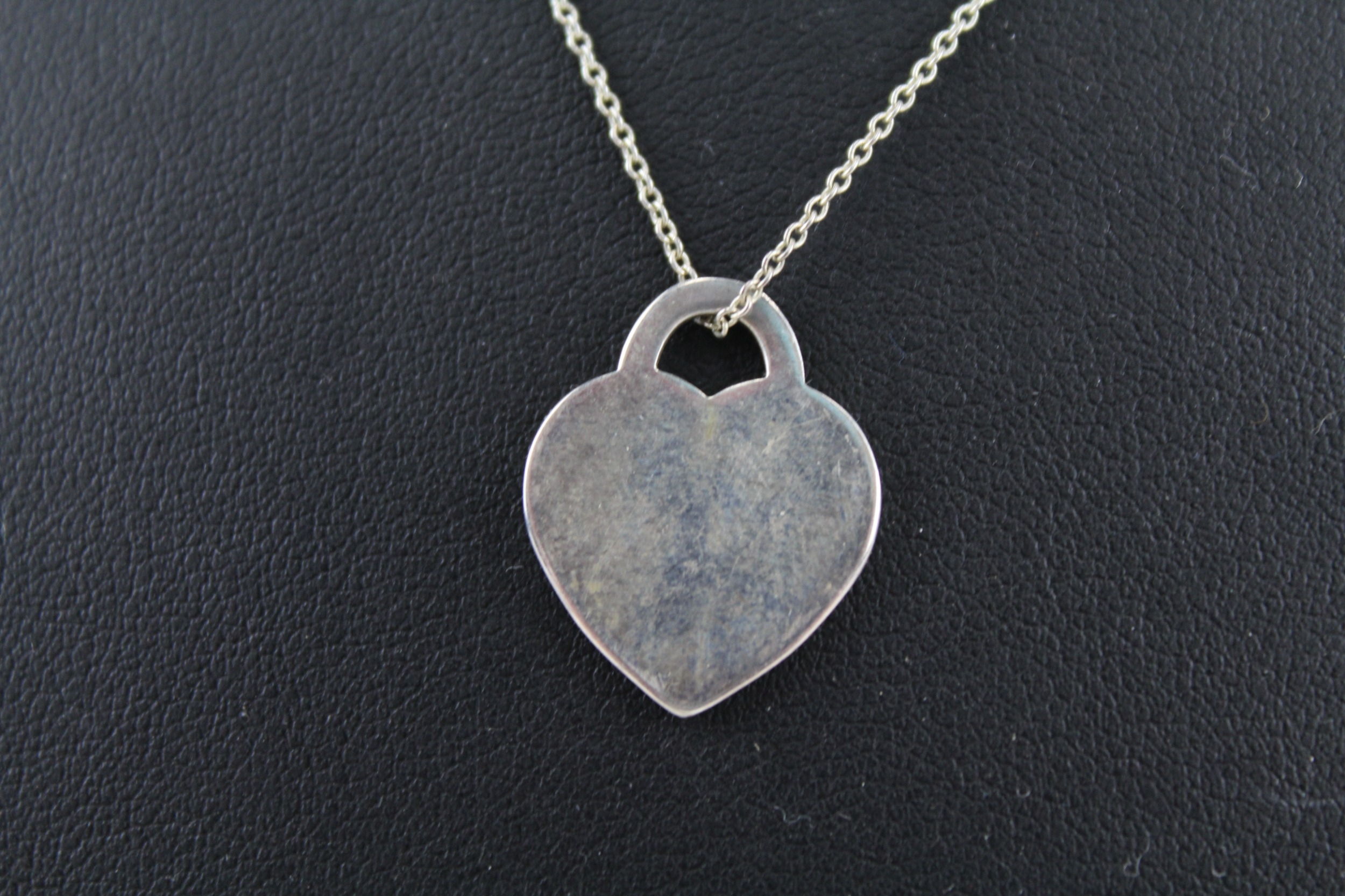 A silver heart pendant necklace by Tiffany and Co (4g) - Image 5 of 5