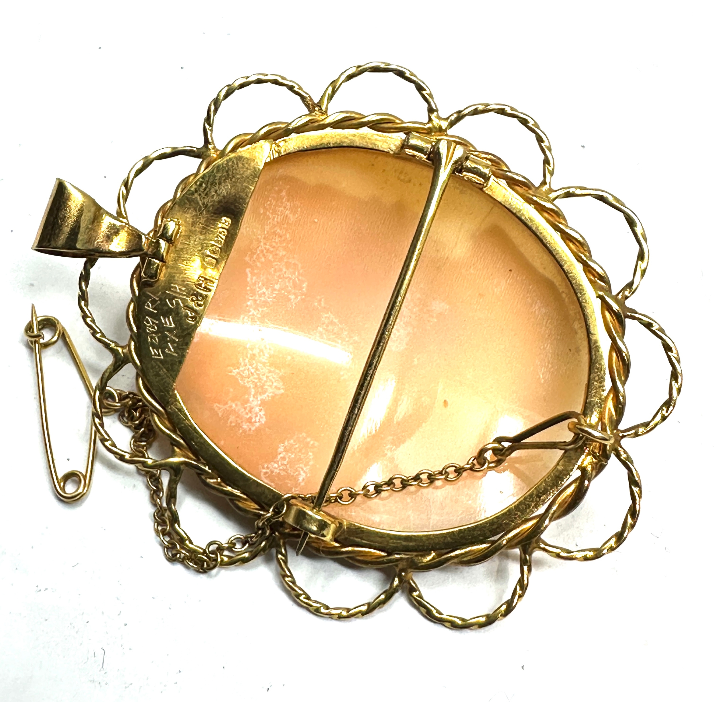 Vintage 9ct gold cameo pendant / brooch measures approx 5cm drop by 4.2cm wide weight 10.4g - Image 4 of 4