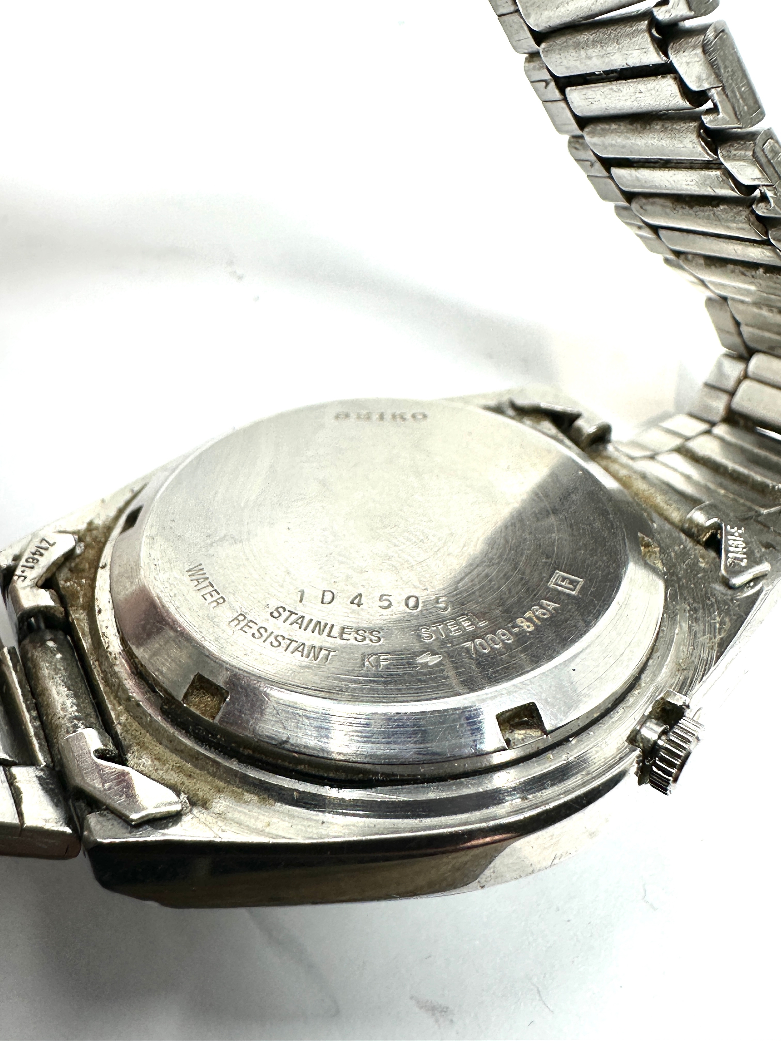 Vintage seiko 5 automatic day date gents wristwatch 7009-876a the watch is ticking - Image 4 of 4