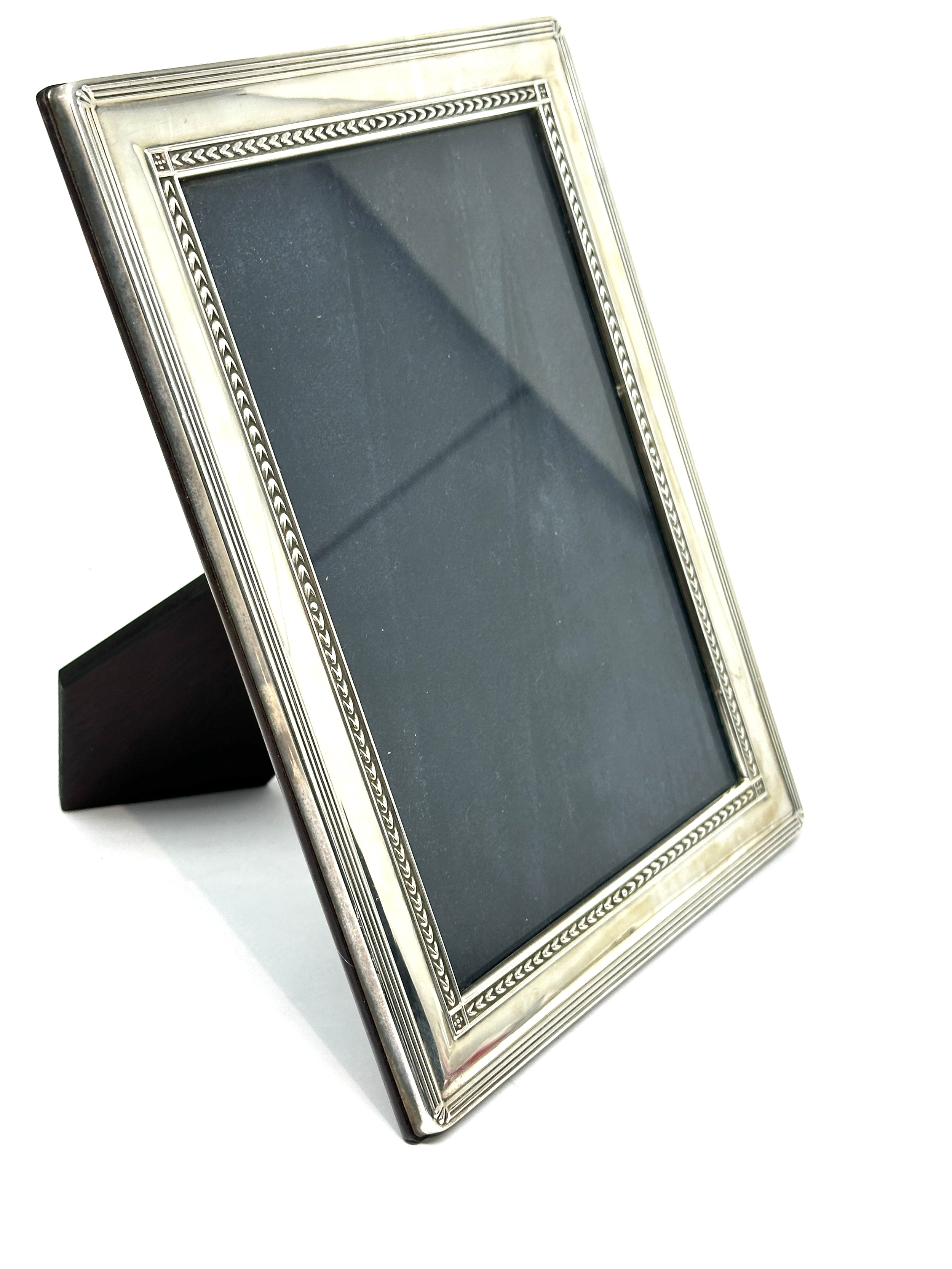 Vintage silver picture frame measures approx 22 cm by 17cm - Image 2 of 5