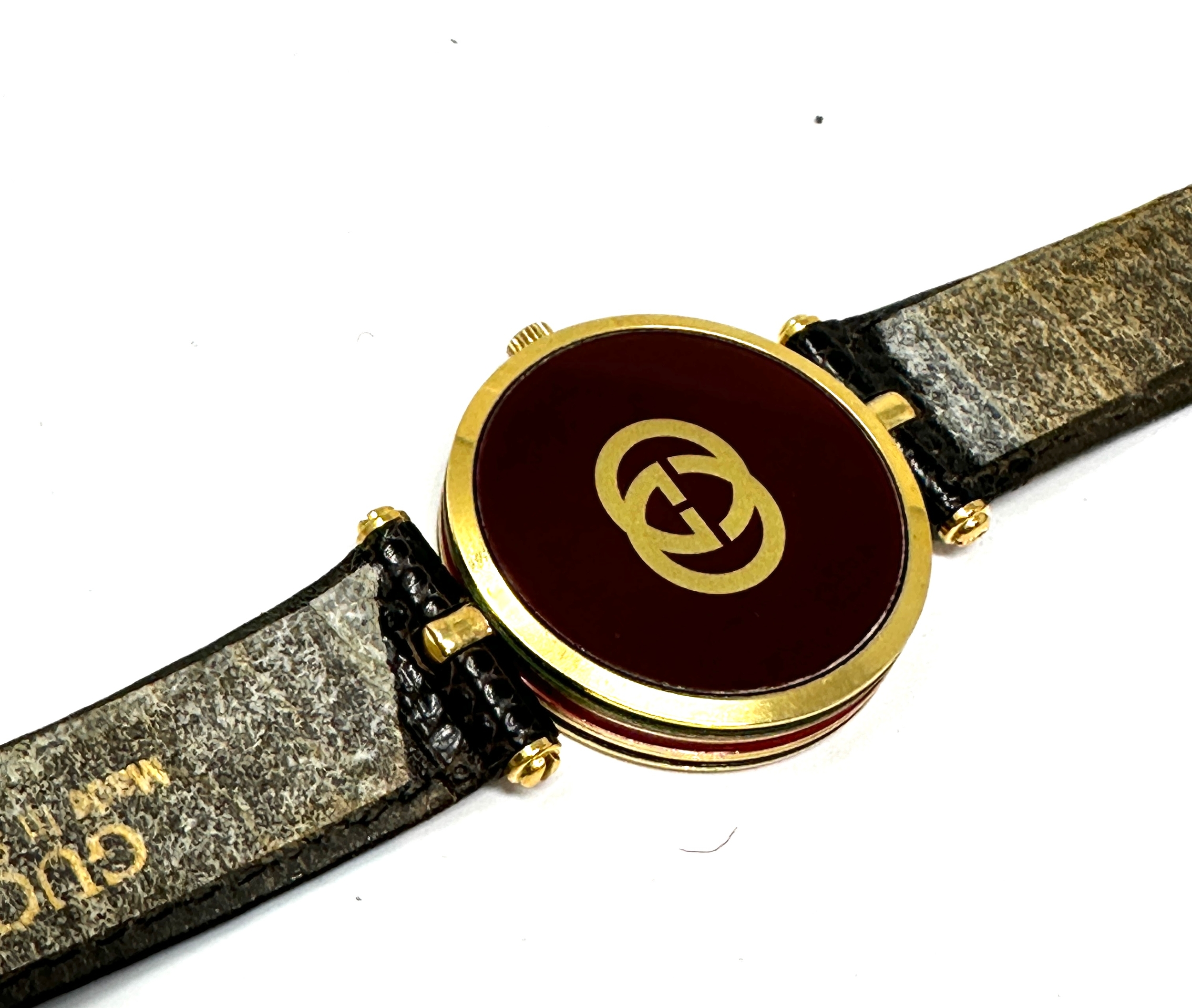 Vintage Gucci Quartz Swiss Made WristWatch With Gucci Black Leather Band the watch is not ticking - Image 2 of 4