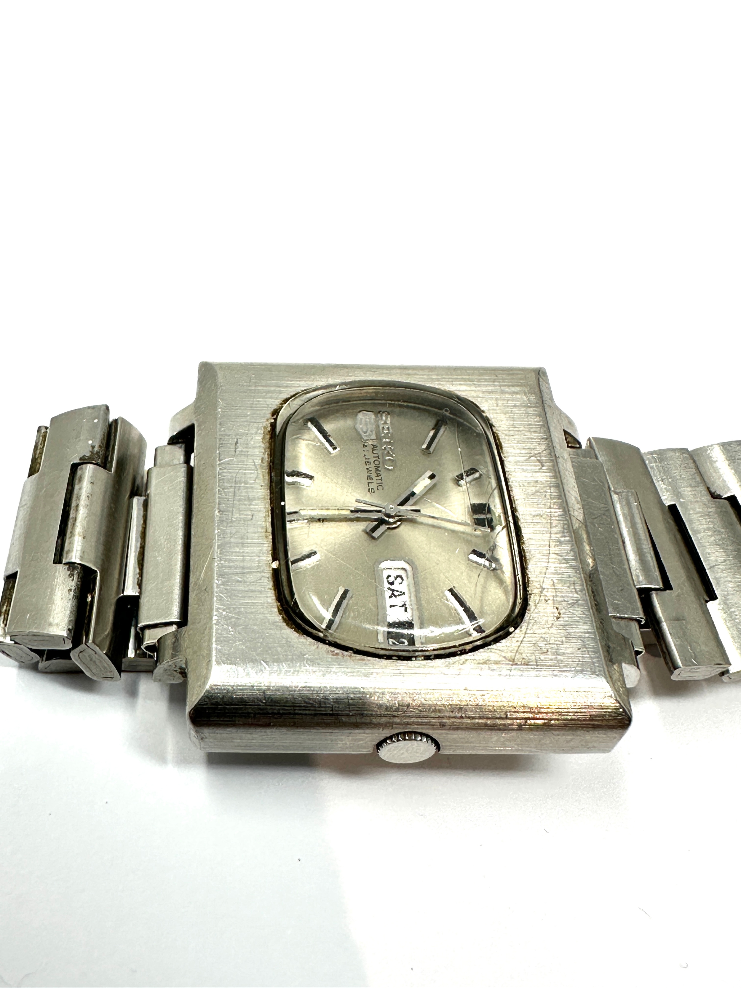Vintage Seiko 5 TV Automatic 6119-5400- 21J Day/Date Wristwatch the watch is ticking crack to class - Image 2 of 4