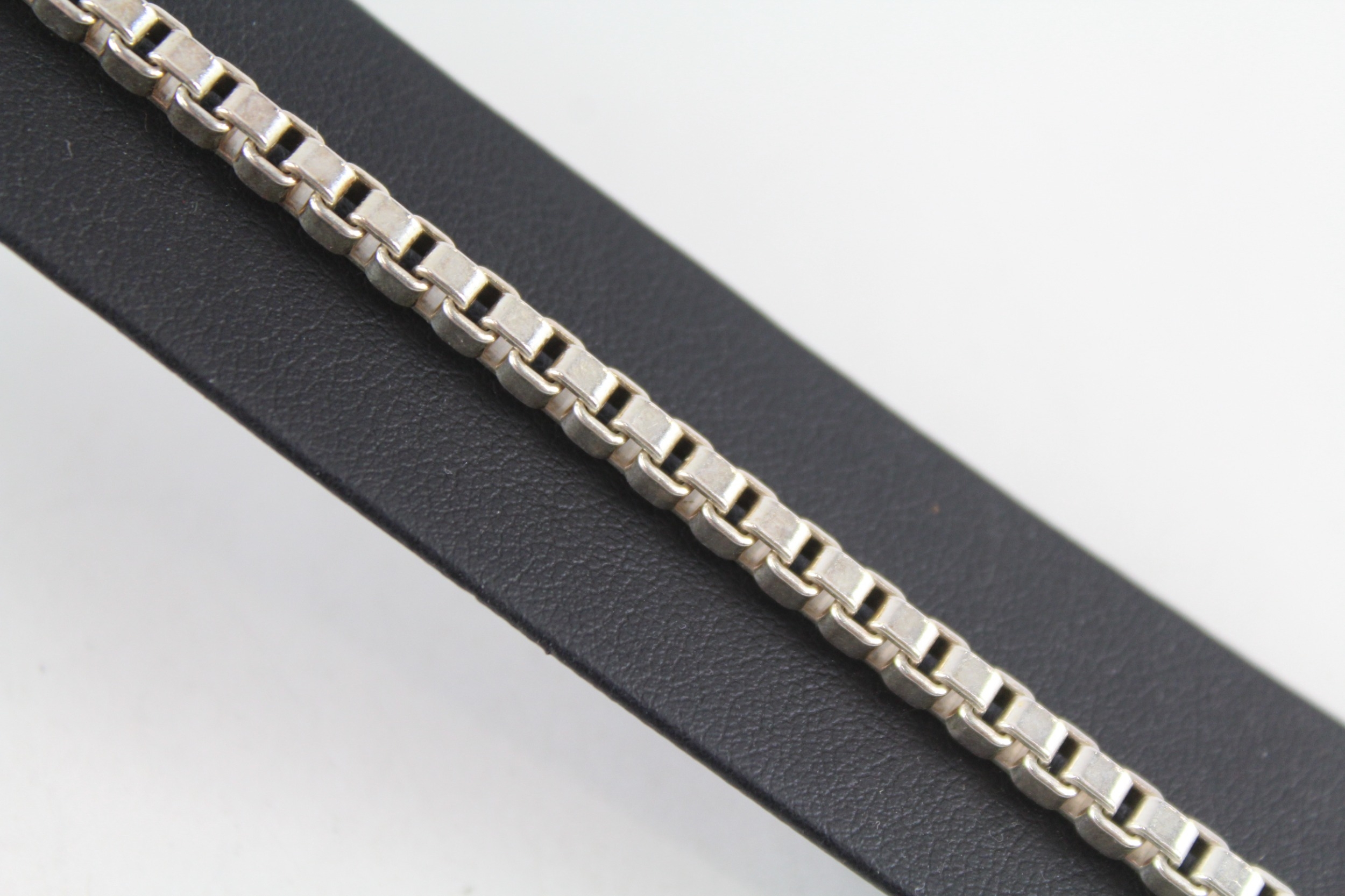 A silver bracelet by Tiffany and Co (16g) - Image 3 of 5
