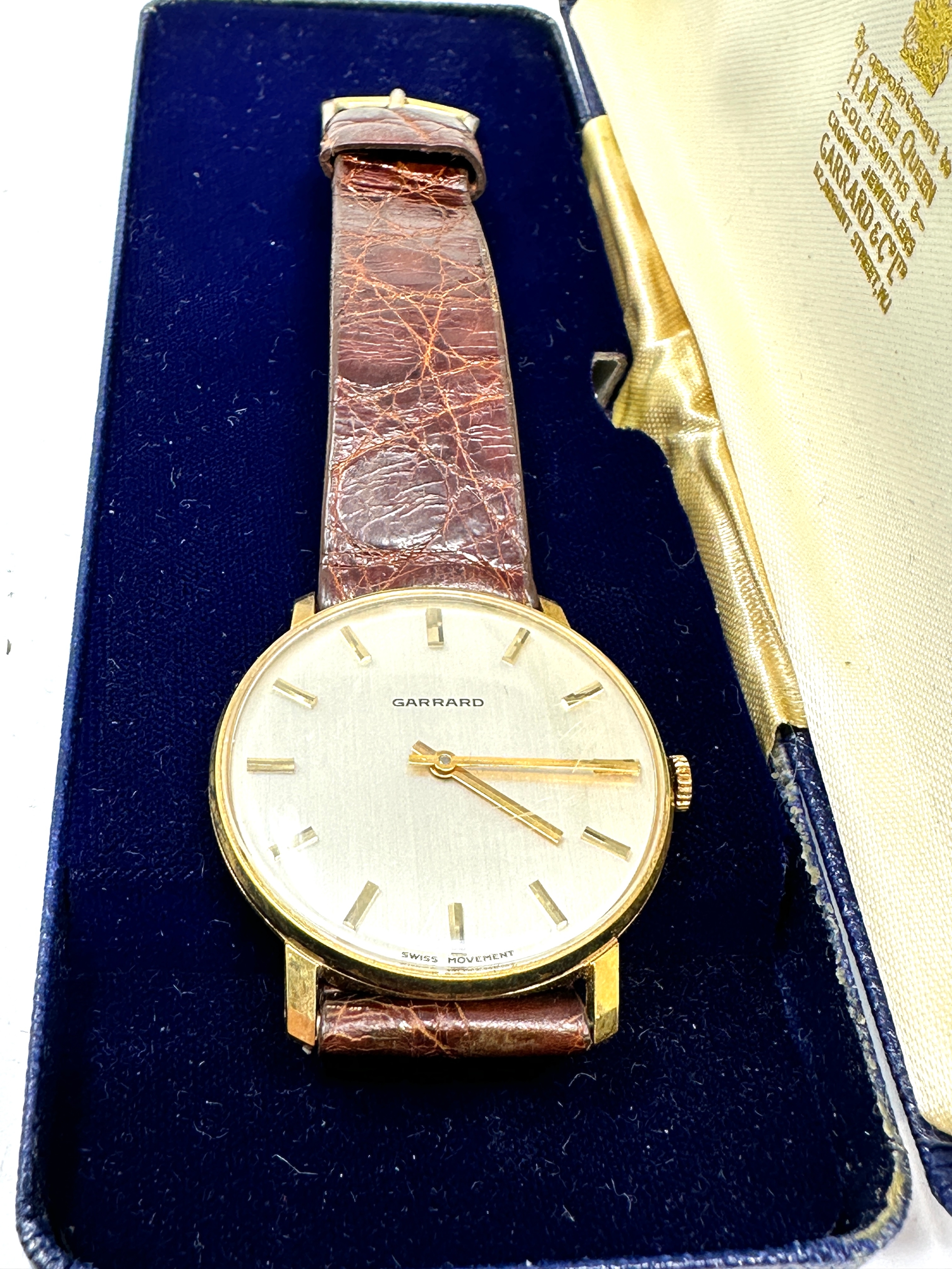 Vintage Boxed presentation Garrards gents wristwatch the watch is in working order in original - Image 2 of 5