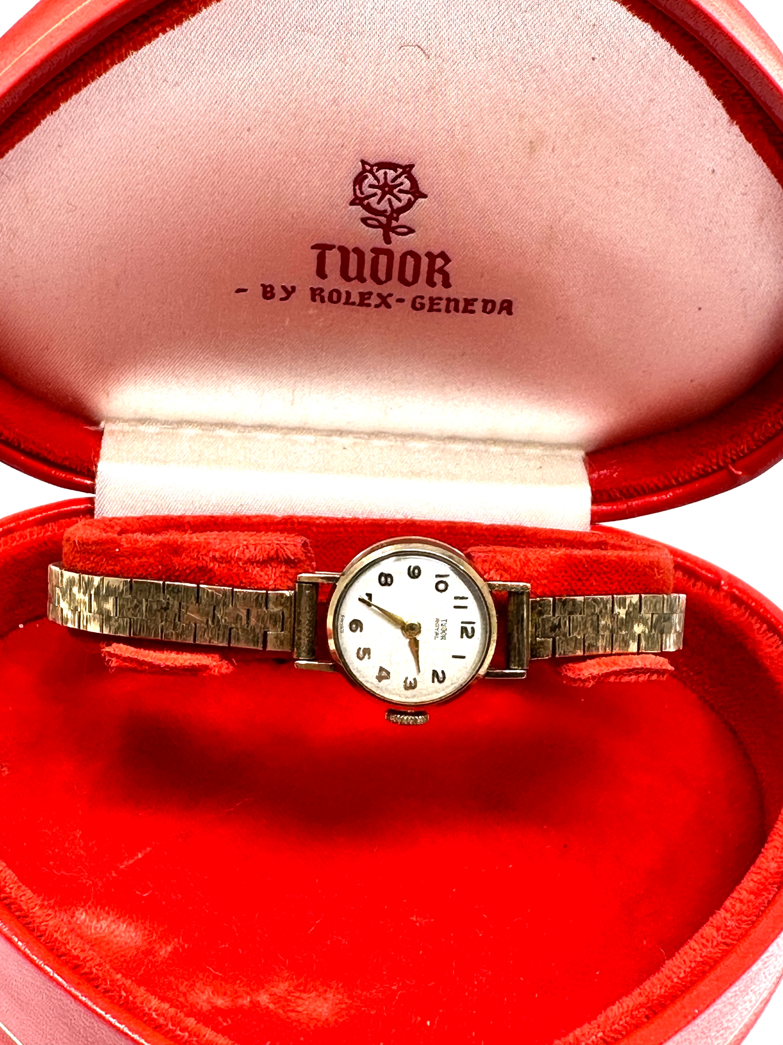 Vintage 9ct Gold rolex Tudor ladies Watch & strap in original box the watch is fully wound will need - Image 2 of 5