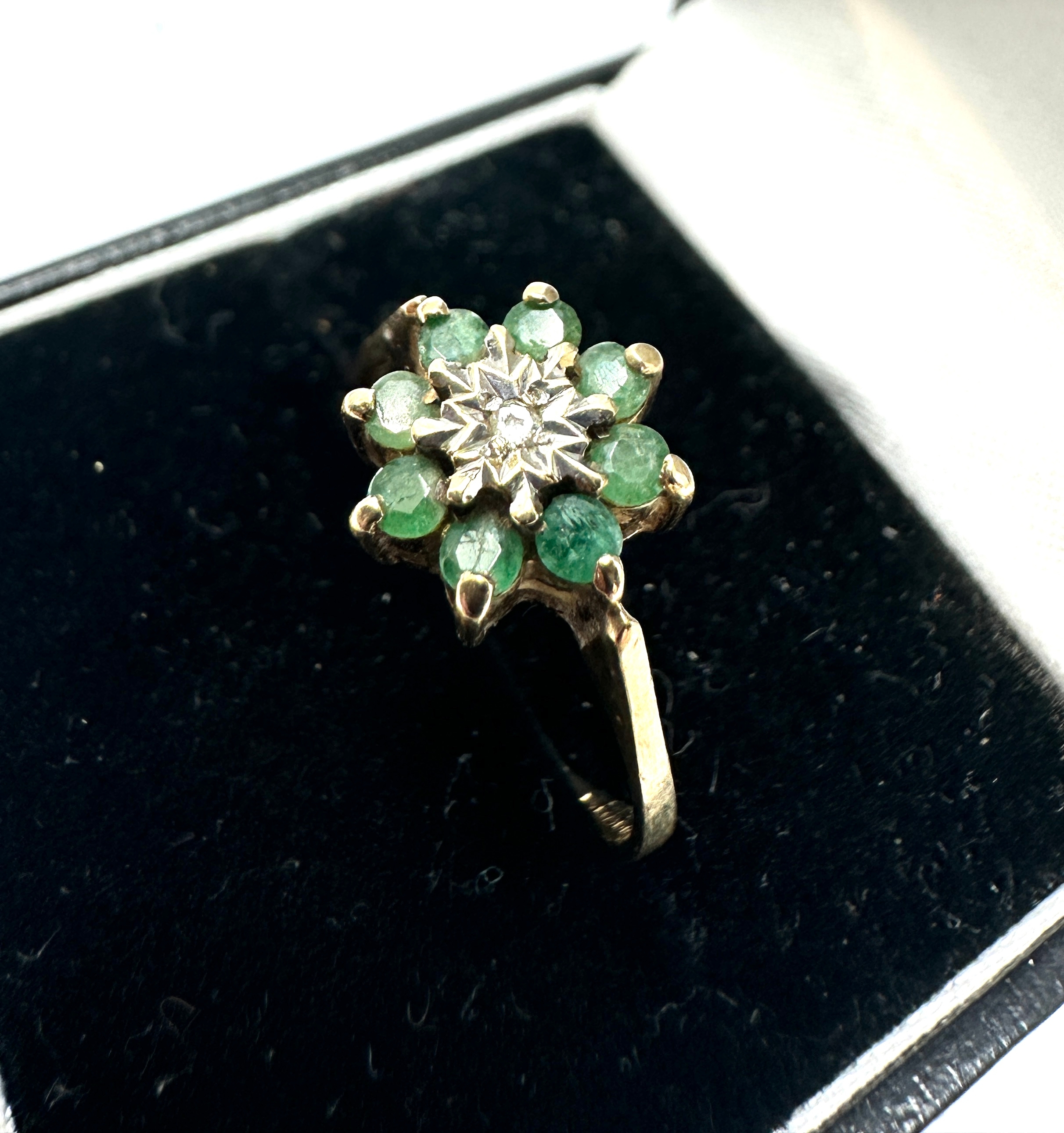 9ct gold diamond & emerald ring weight 1.9g - Image 3 of 4