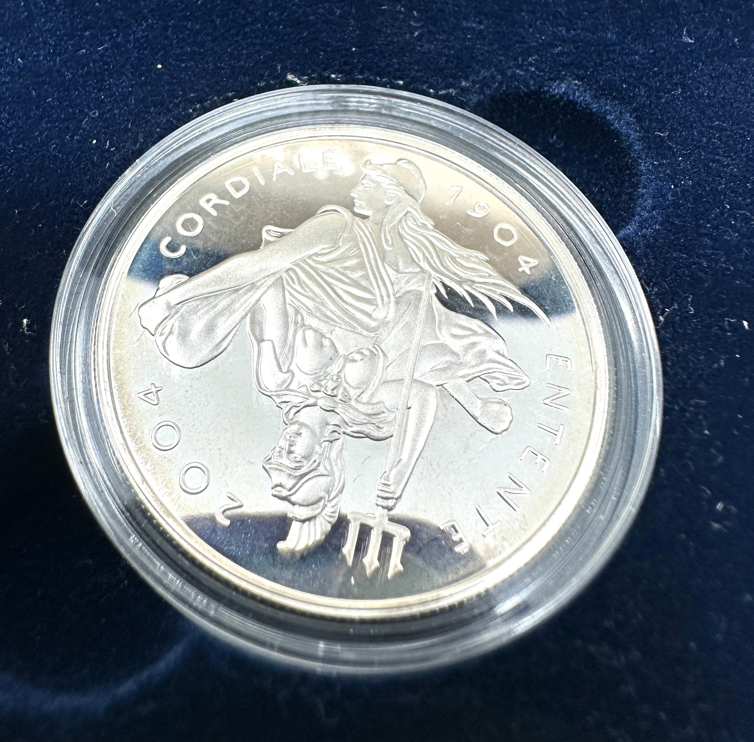 2004 Royal Mint Entente Cordiale £5 Five Pound Silver Proof Coin Boxed - Image 2 of 3