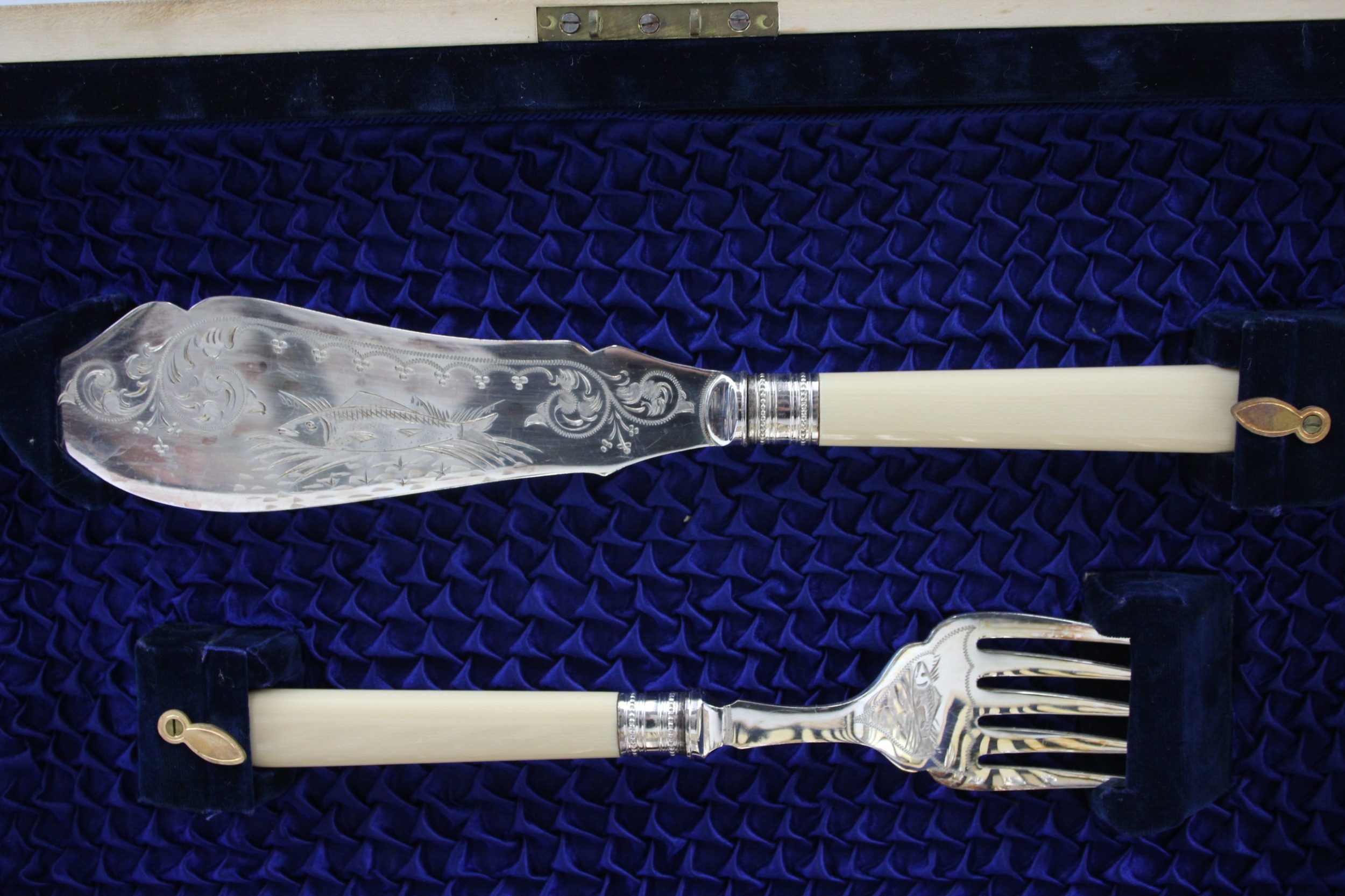 Vintage Cutlery Sets EPNS FishSets Ivorine Wooden Canteen w/ Fish Engraving x2 - Image 3 of 7