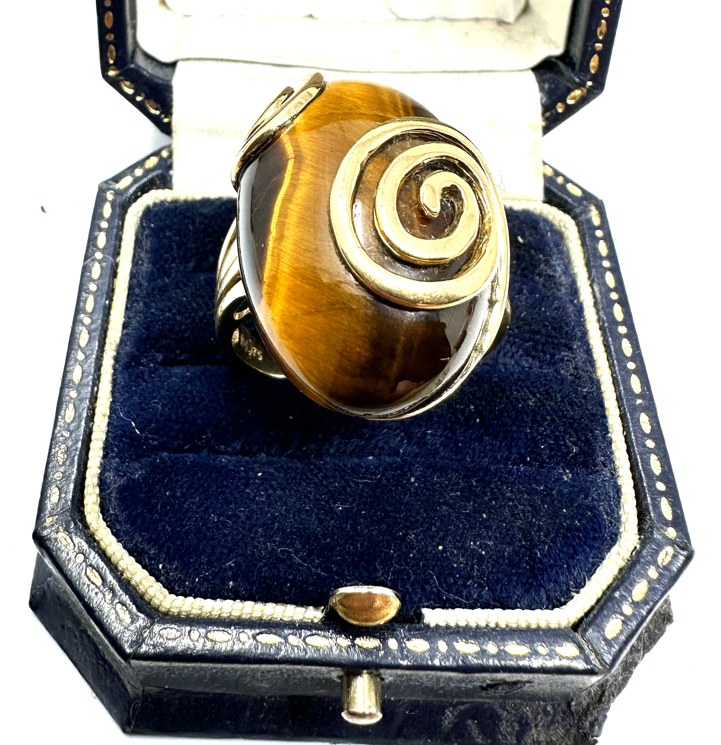 9ct gold modernist design tigers eye ring weight 11g