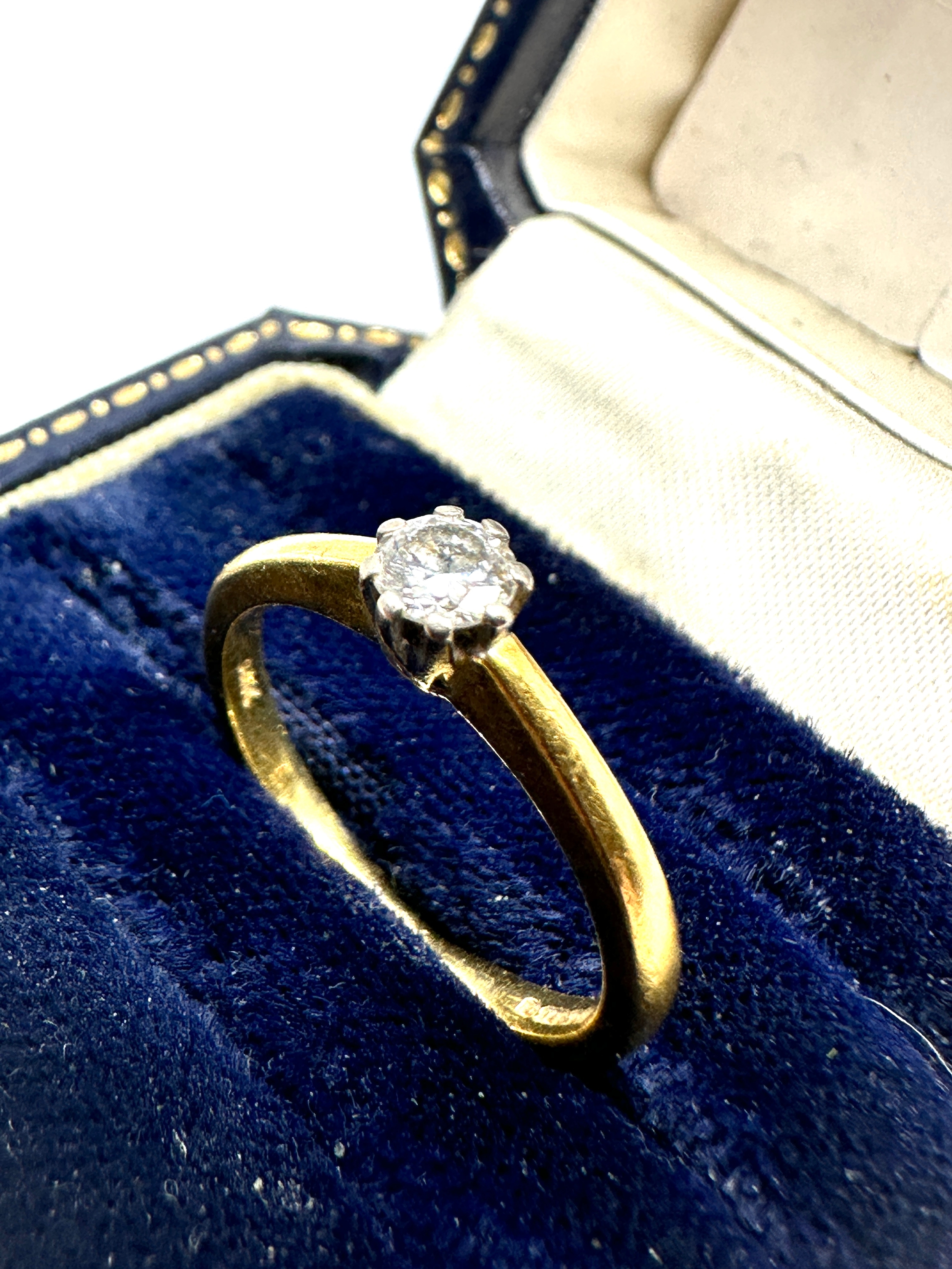 18ct gold solitaire diamond ring diamond measures approx 4mm weight 2.8g - Image 3 of 4