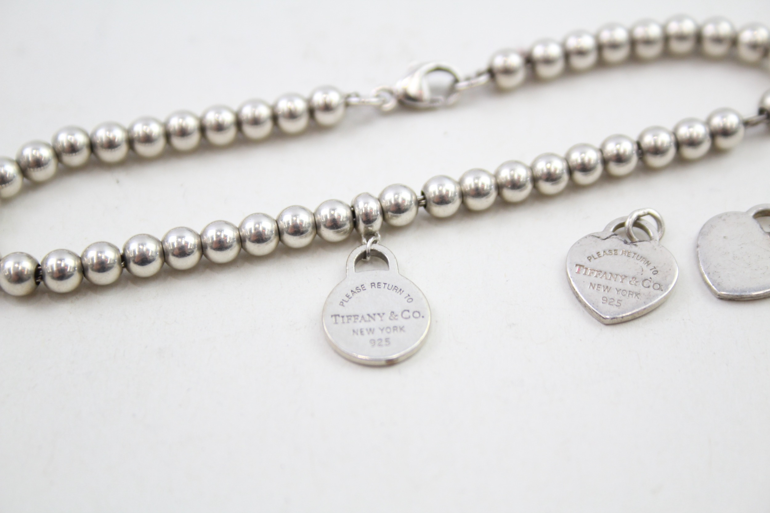 Silver bracelet and pendants/charms by designer Tiffany & Co (7g) - Image 2 of 4