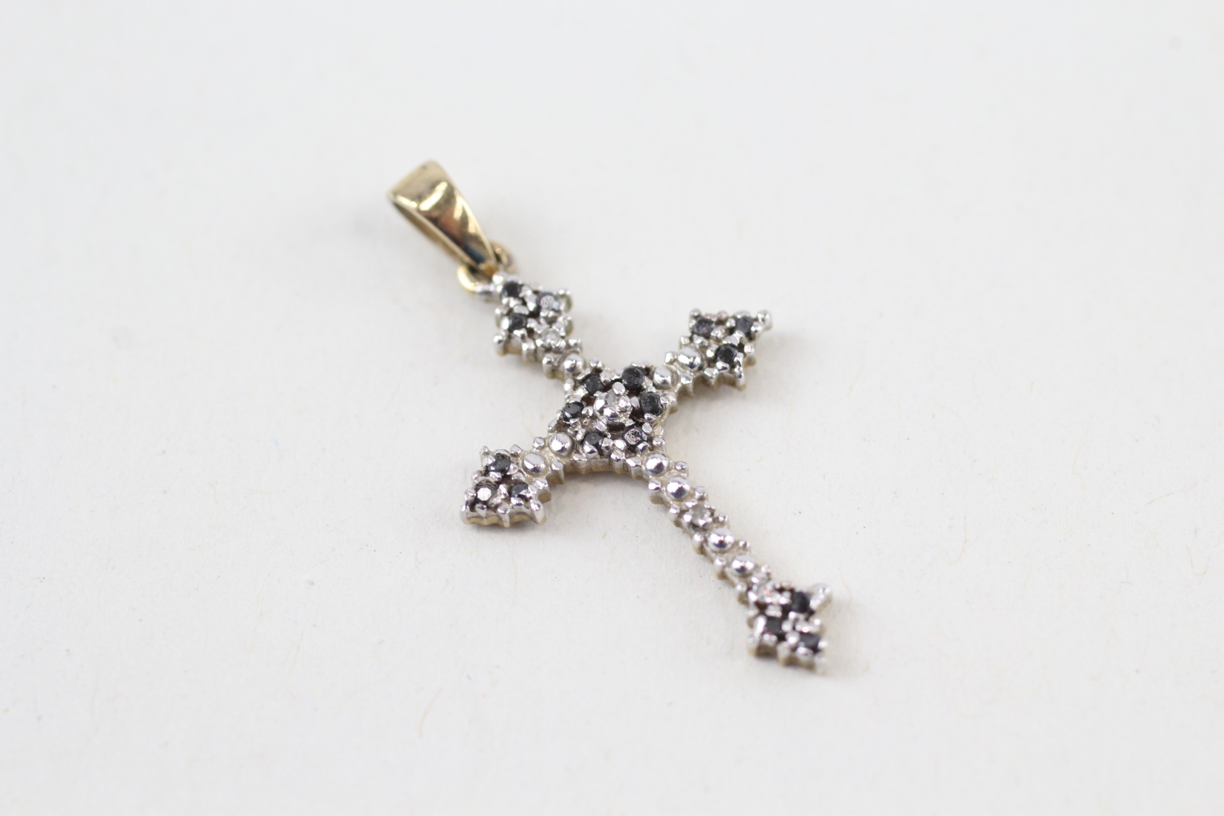 9ct gold white & blue gemstone cross pendant (0.9g)