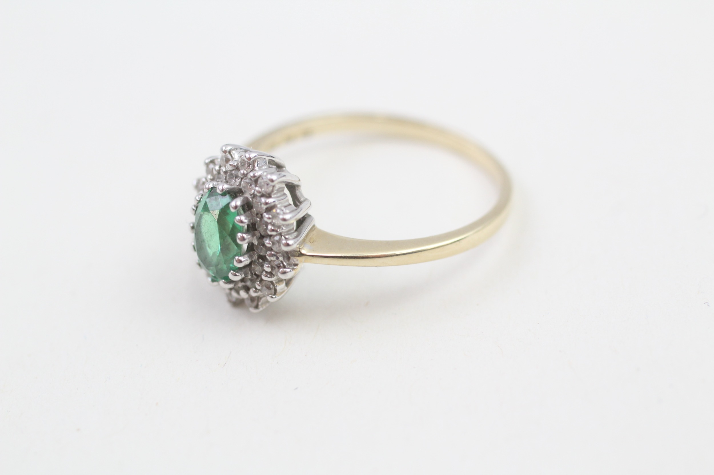 14ct gold green gemstoen & cunic zirconia cluster ring, claw set (3.2g) - Image 7 of 9