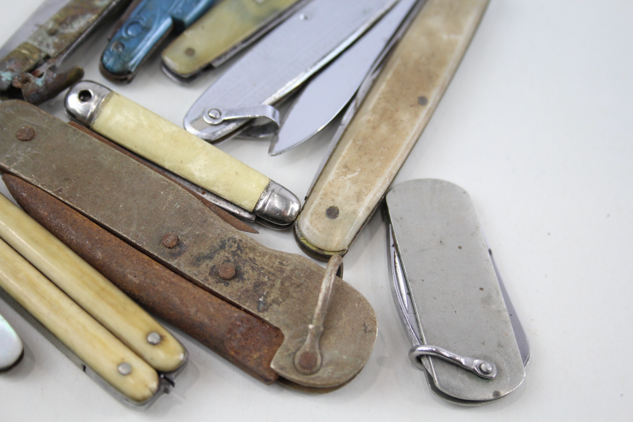 15 x Vintage Assorted Pocket KNIVES - Image 4 of 5