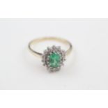 14ct gold green gemstoen & cunic zirconia cluster ring, claw set (3.2g)