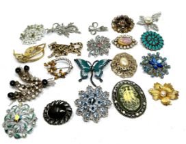 selection of vintage costume jewellery brooches