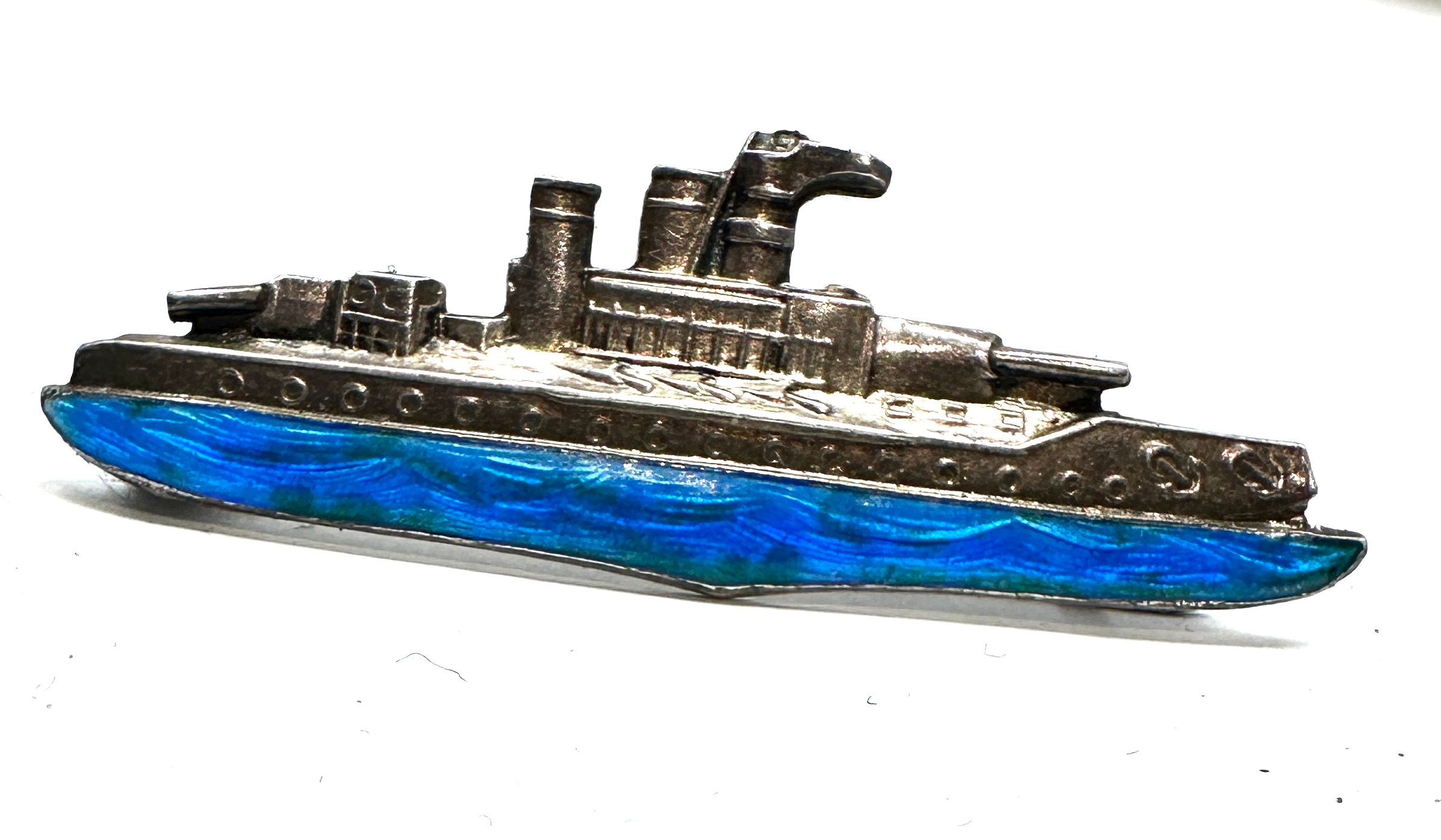 rare small ww1 silver & enamel battleship sweetheart brooch measures approx 3.7cm