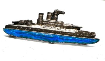 rare small ww1 silver & enamel battleship sweetheart brooch measures approx 3.7cm