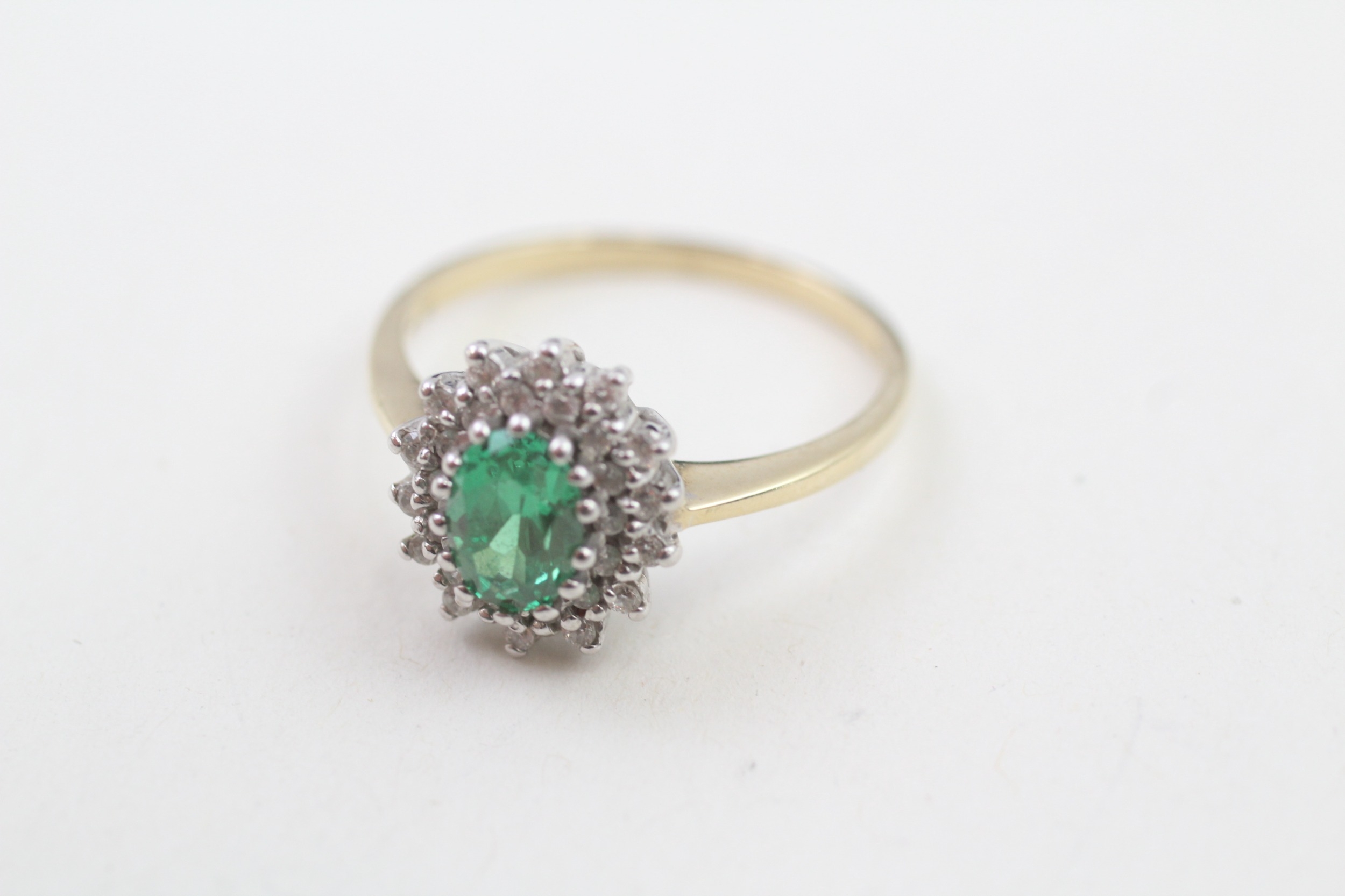 14ct gold green gemstoen & cunic zirconia cluster ring, claw set (3.2g) - Image 2 of 9