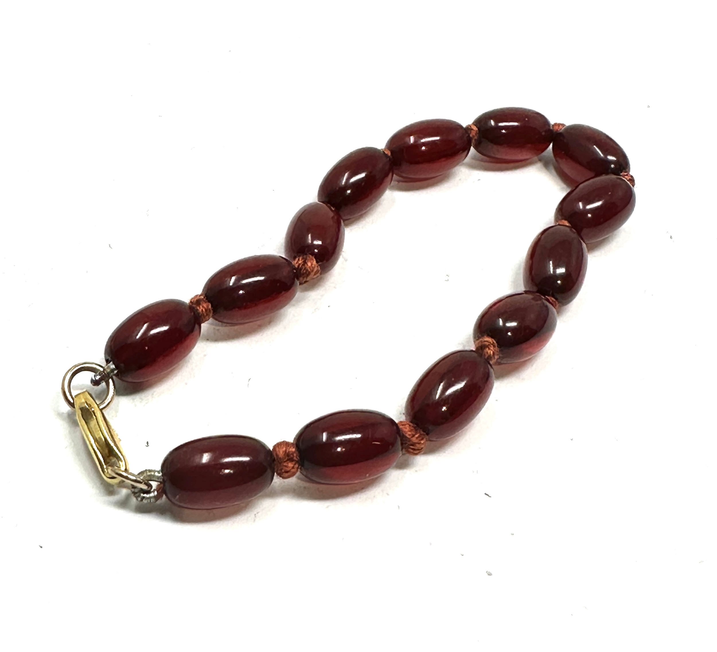 9ct gold clasp cherry amber / bakelite bead bracelet weight approx 7g internal streaking to beads