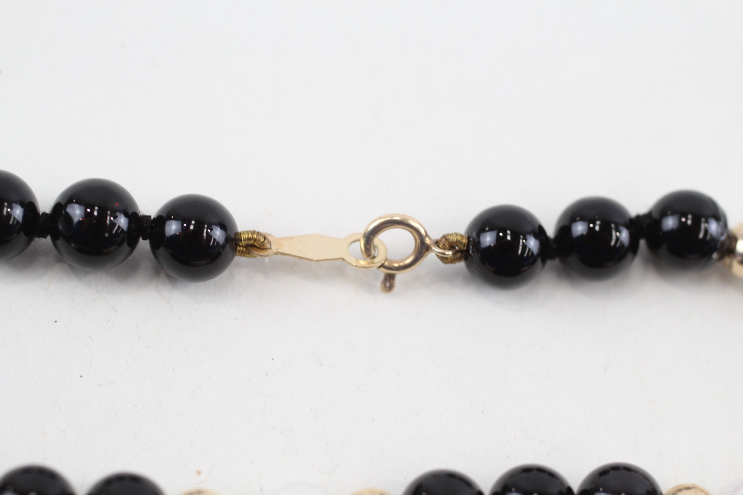 9ct gold pearl & black gemstone bracelet (6.8g) - Image 2 of 5