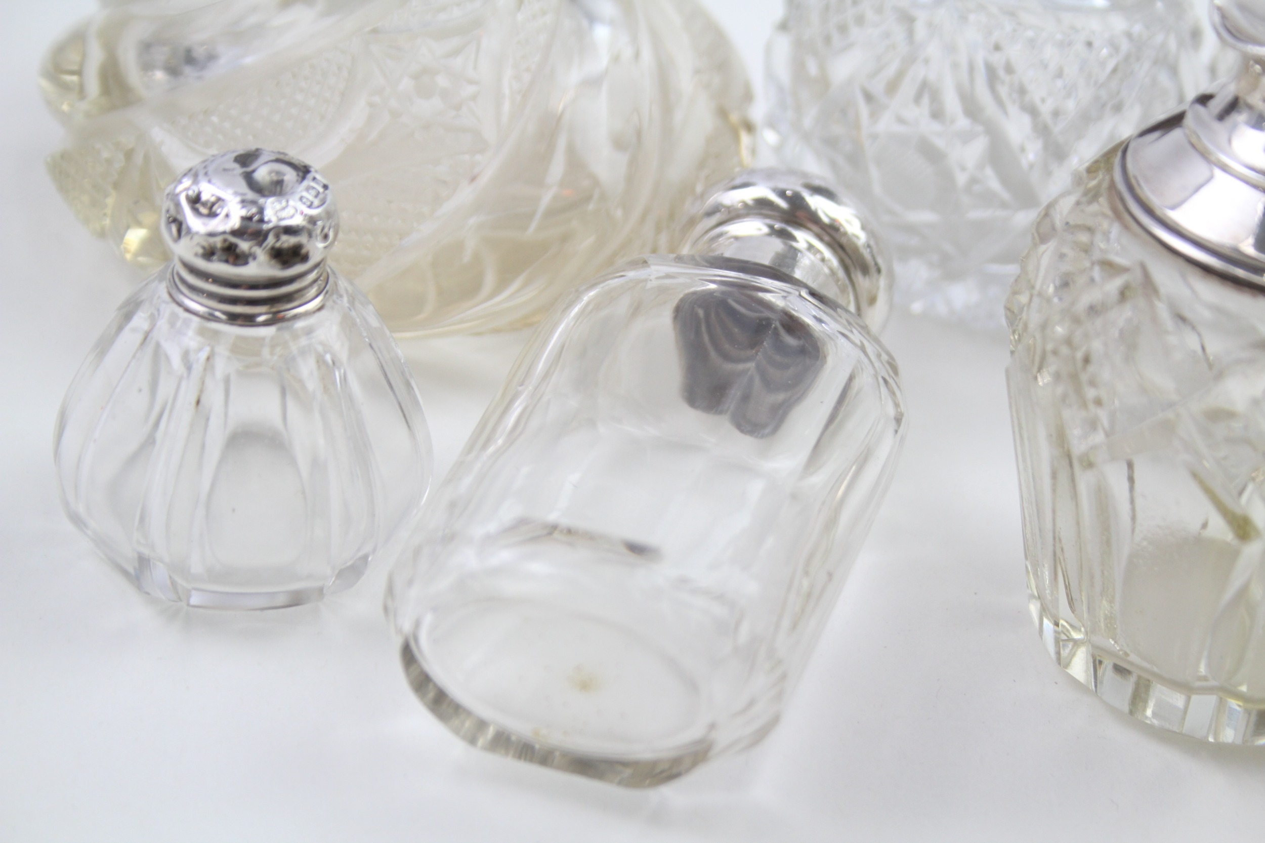 7 x .925 sterling banded / topped & cut glass ladies vanity scent bottles - Image 4 of 9