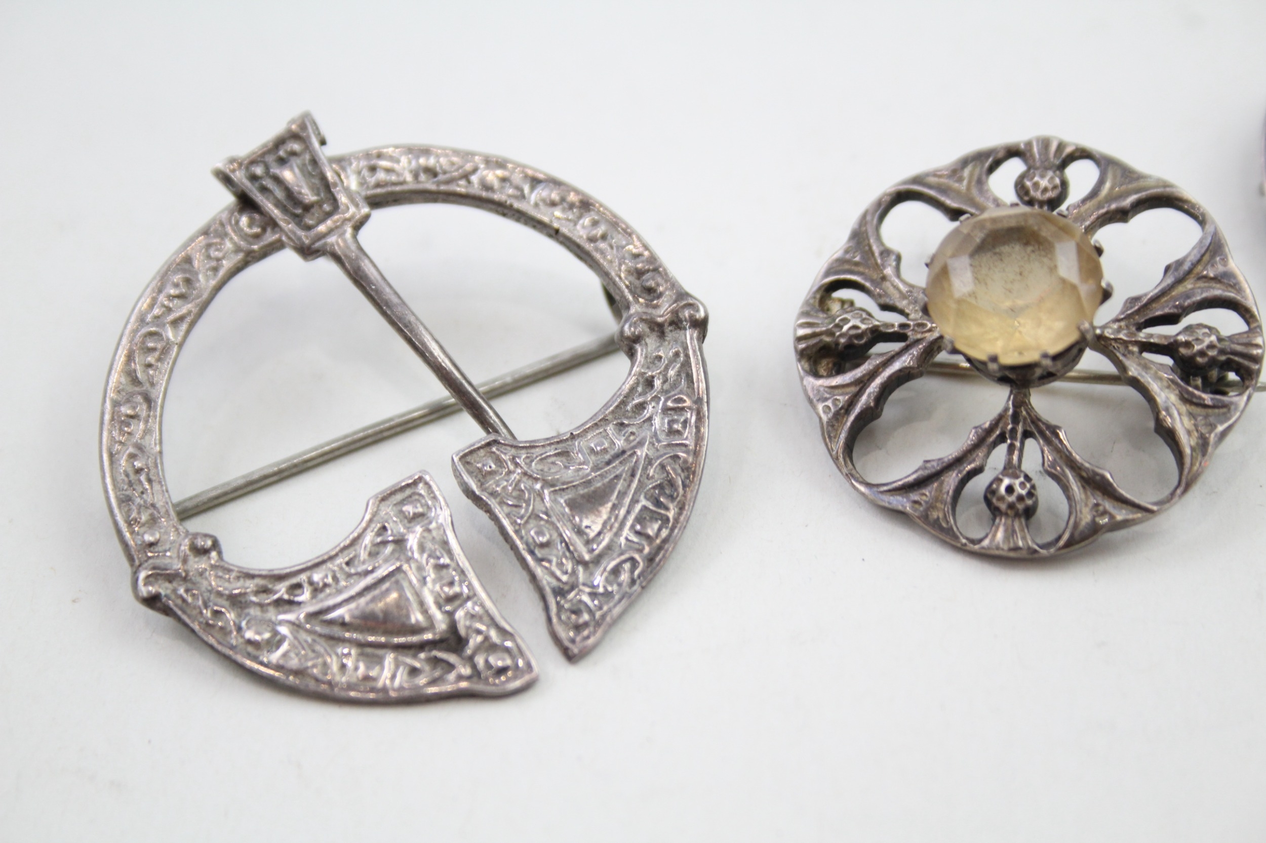 Four silver Scottish brooches including gemstone (41g) - Image 2 of 5