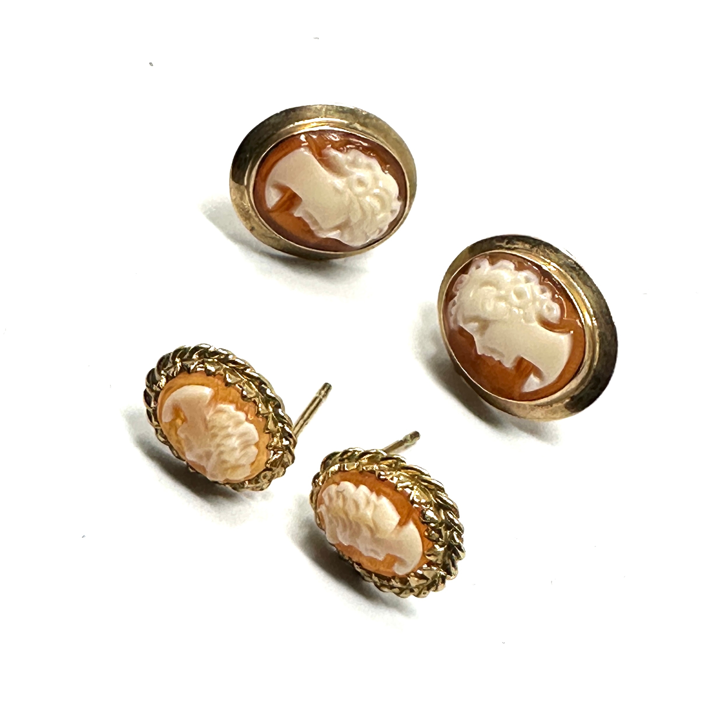 2 pairs of 9ct gold cameo earrings weight 2.2g - Image 2 of 3